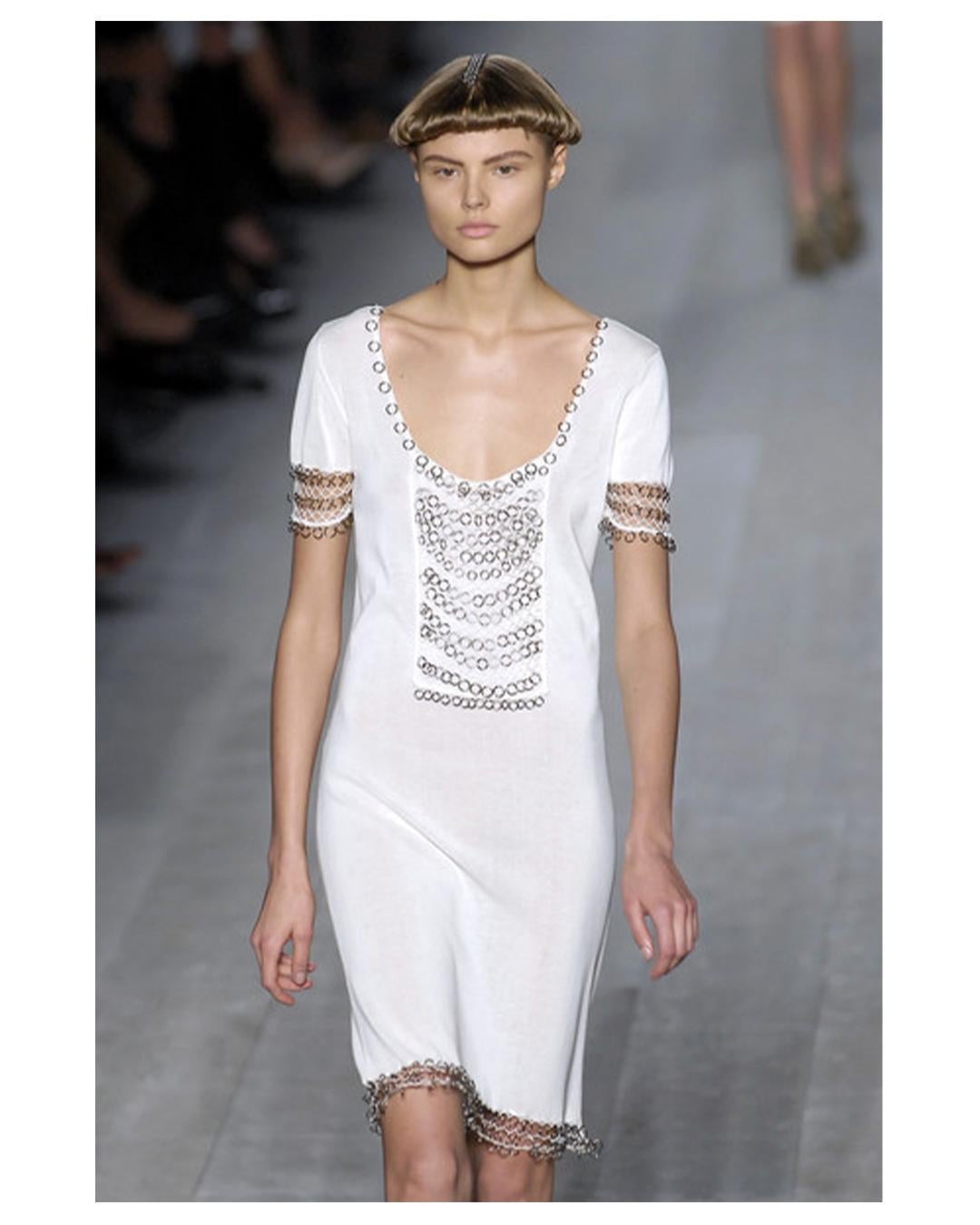 Christian Dior Frühjahr 2007 schwarzes silbernes ärmelloses Kleid mit Metallkette FR 36 im Angebot 6