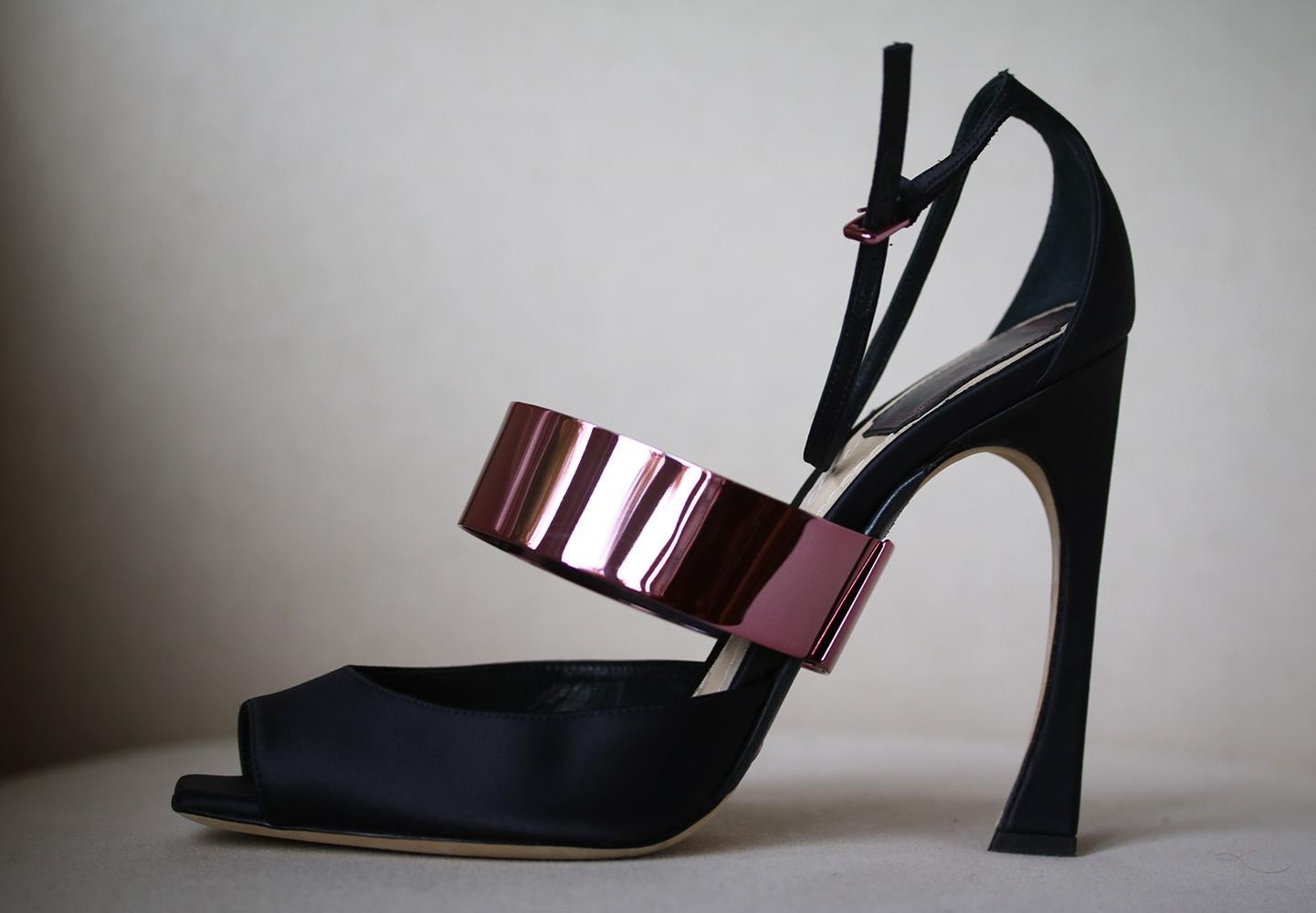 Dior Spring / Summer 2013 purple satin ankle strap heels with pink metal foot cuff. Curved heel. Buckle fastening. Open-toe. Original package includes box and dustbags. 

Size: EU 39.5 (UK 6.5, US 9.5)

Condition: Worn once. Slightest wear to the