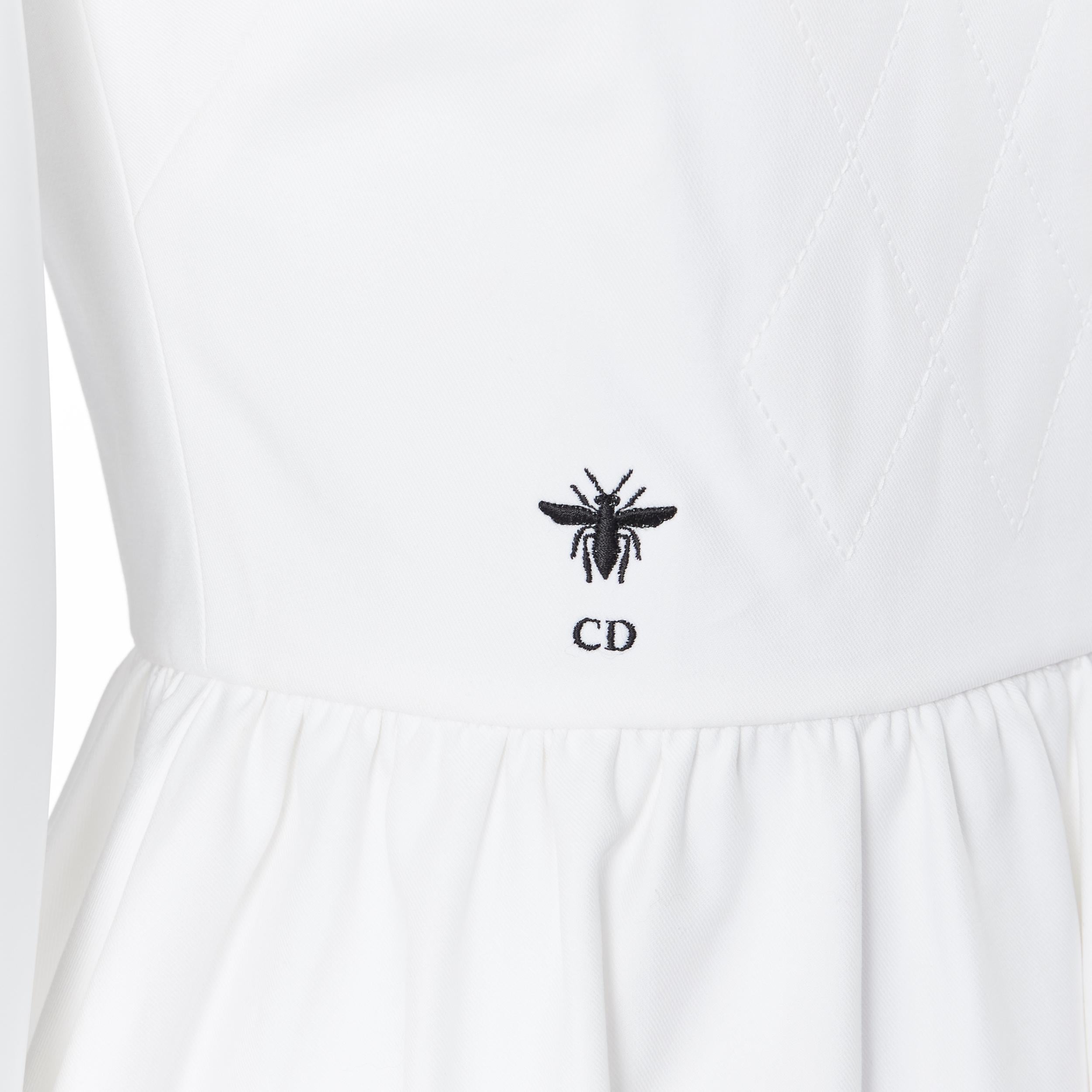 CHRISTIAN DIOR SS17 fencing diamond stitch bee embroidery fit flare dress FR34 
Brand: Christian Dior
Designer: Maria Grazia Chiuri
Collection: Spring Summer 2017
Model Name / Style: Fit flared dress
Material: Cotton
Color: White
Pattern:
