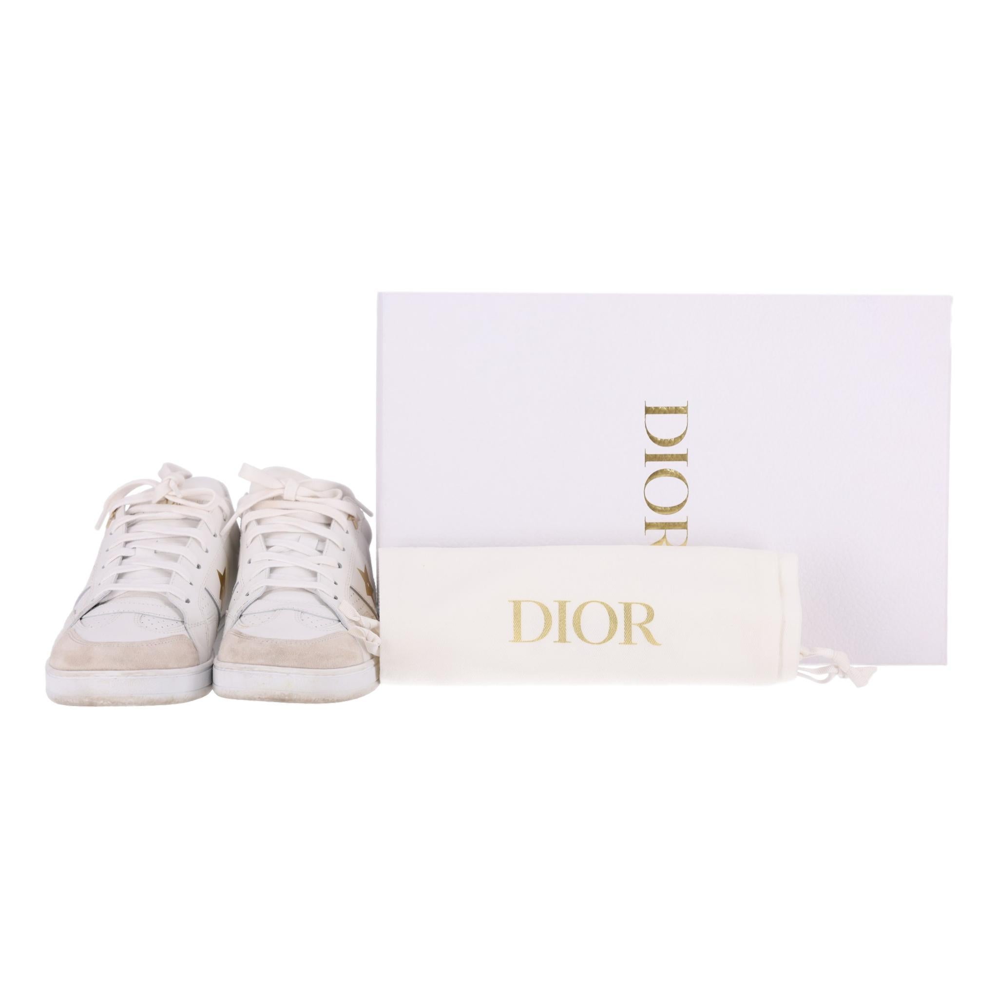 Christian Dior Star Leather & Suede Sneakers

White sneakers crafted from calf leather with a taupe suede detail to the round toe.

Featuring gold star and 'CD' logo embellishment to the side with gold metal star enhancing a lacing
