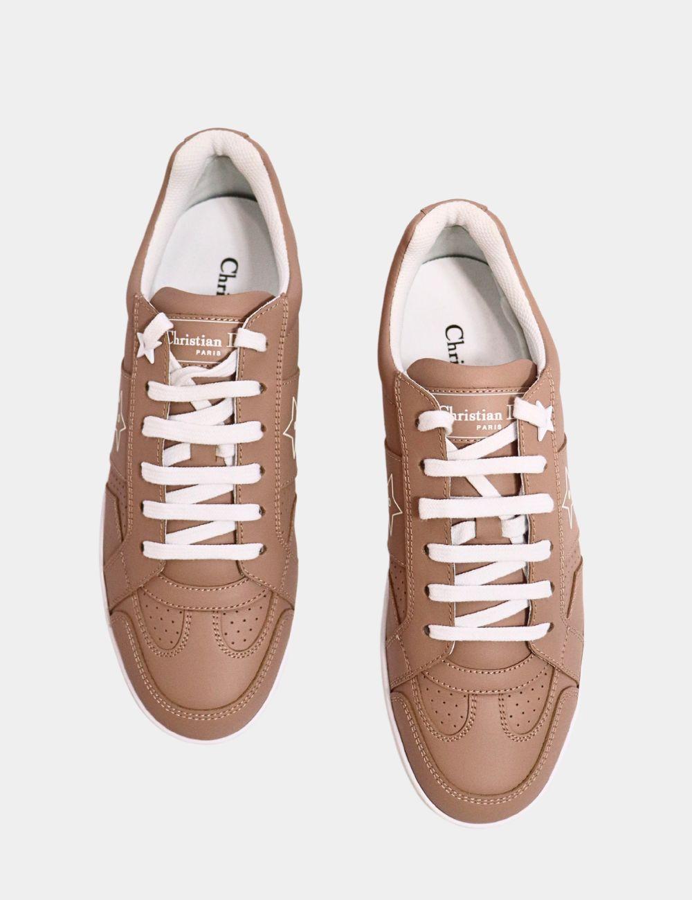Christian Dior Star Sneakers, features a round-toe, lace-up style, and low top.

Material: Leather
Size: EU 37.5
Overall Condition: Excellent
Interior Condition: Like New
Exterior Condition: Light dirt on soles