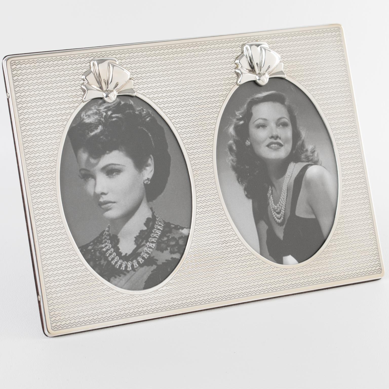 Christian Dior Paris entwarf diesen prächtigen Bilderrahmen aus Sterlingsilber für die The Dior Interior Collection'S. Das Stück wurde um 1980 in Frankreich fachmännisch angefertigt. Mit seinen doppelovalen Perspektiven kann der