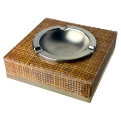 Aschenbecher im Christian-Dior-Stil aus Lucite und Rattan, italienisches Design, um 1970