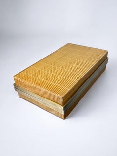 Caja de tocador de estilo Christian Dior, de lucita y ratán, 1970