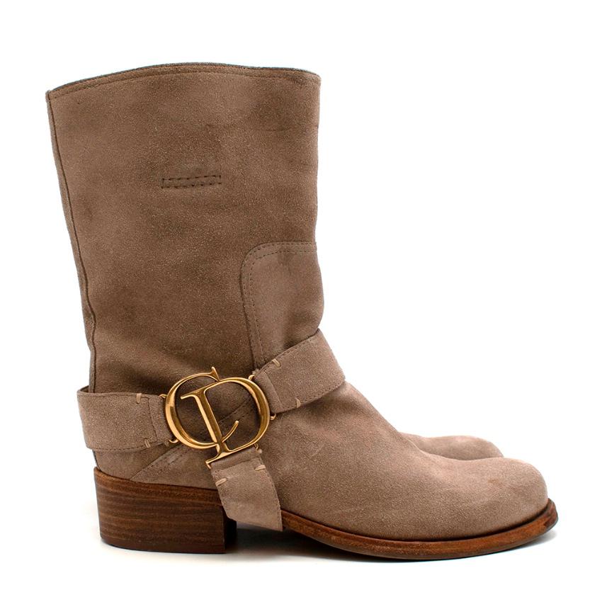 Christian Dior Suede Western CD Buckle Boots

-Detachable harness detail with golden CD logo 
-Luxurious soft suede texture
-rubber coated soles for safety 
-Super versatile boots, perfect for winter or a sunny summer festival

Materials:

Main:
