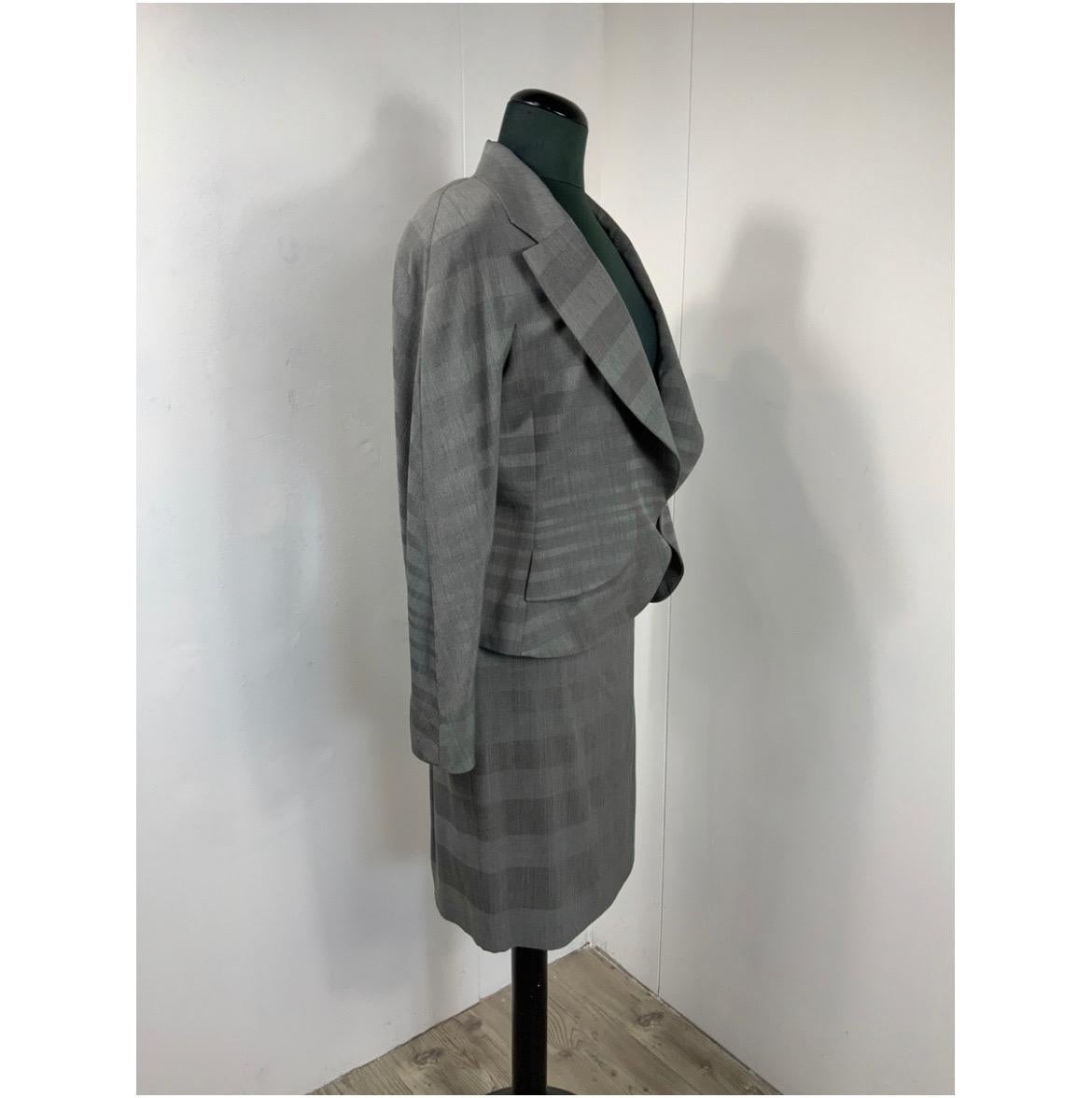 Christian Dior Suit in Grey In Excellent Condition For Sale In Carnate, IT