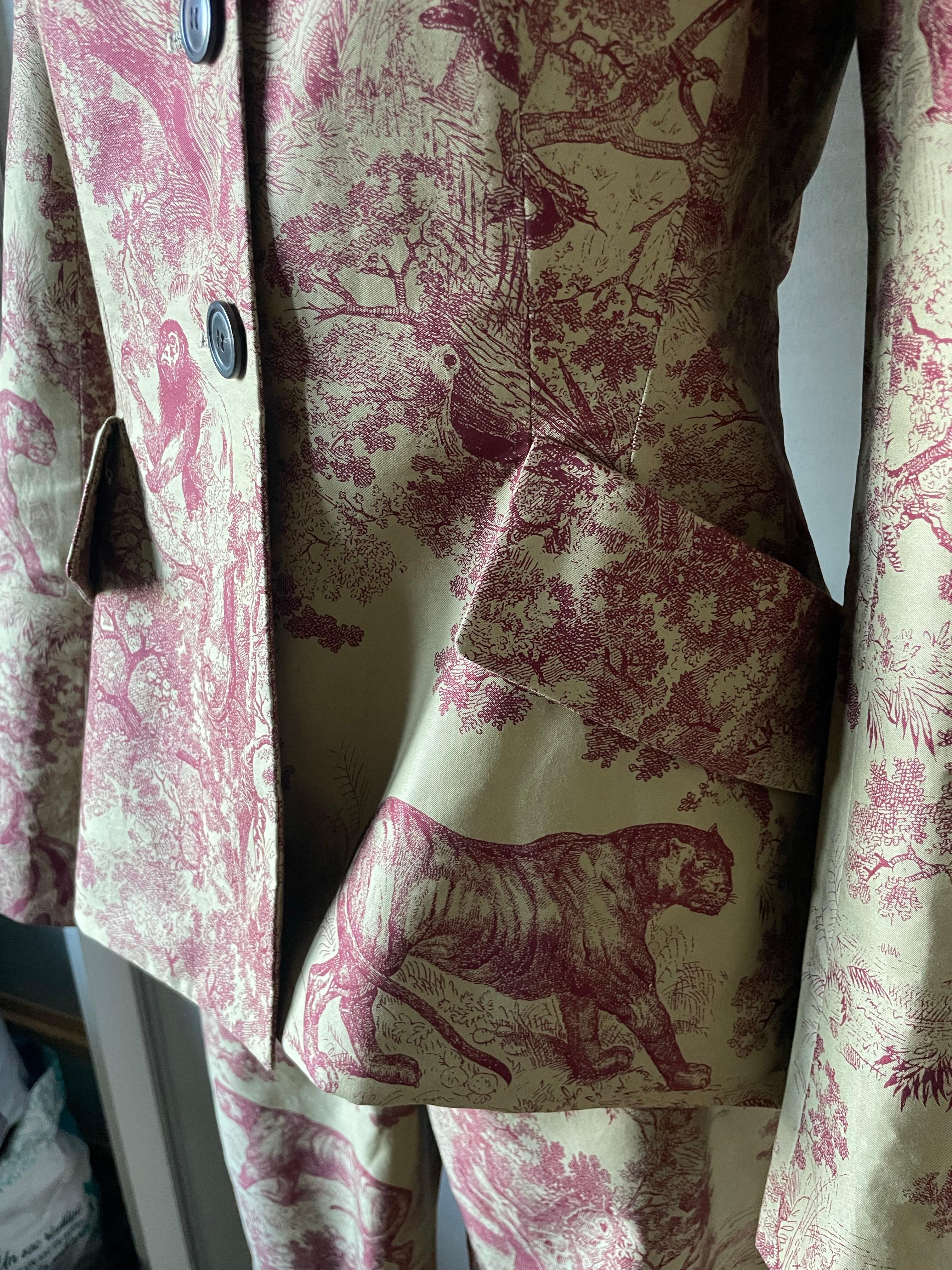 CHRISTIAN DIOR Abito pantaloni e giacca modello Bar toile de jouy in vendita 7
