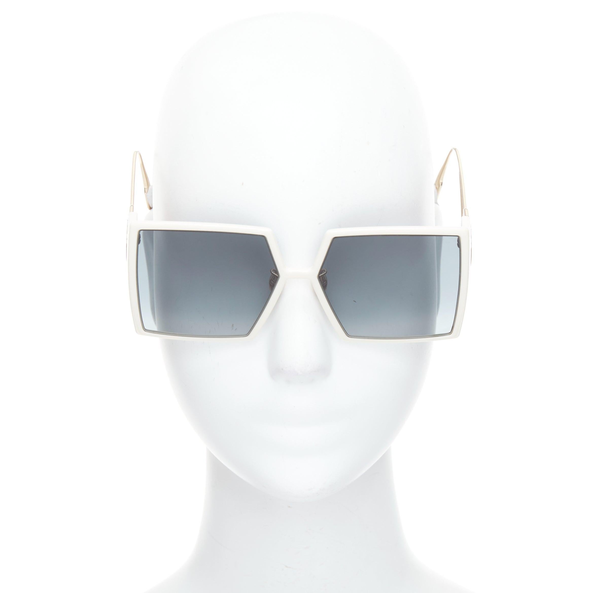 CHRISTIAN DIOR SZJ11 gold CD logo ivory oversized square sunglasses
Reference: YIKK/A00195
Brand: Dior
Model: SZJ11
Material: Acetate, Metal
Color: Cream, Gold
Pattern: Solid
Closure: Clip On
Extra Details: CD logo at sides.
Made in: