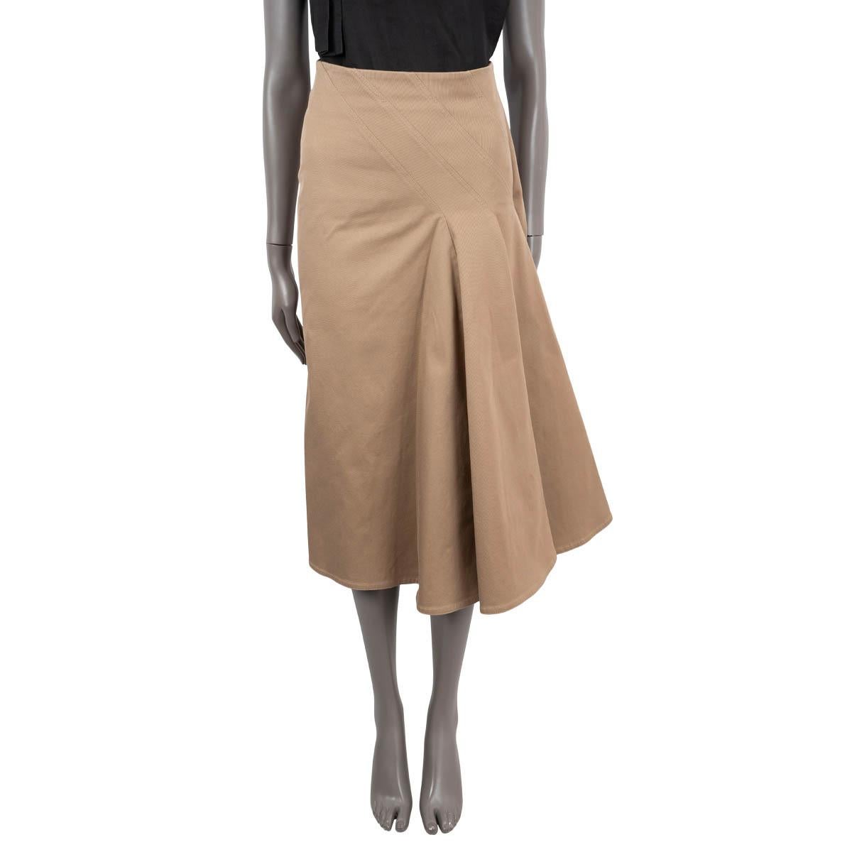 100% authentic Christian Dior diagonal pleated midi skirt in tan brown cotton (97%) and elastane (3%). Opens with concealed zipper and a hook on the side. Lined in silk (100%). Has been worn and is in excellent condition.

2019