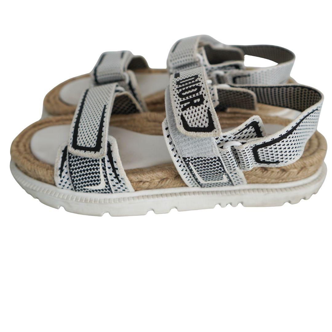 Christian Dior Sandalias de punto técnico de yute Dioract blancas 38 en Bueno estado para la venta en Beverly Hills, CA