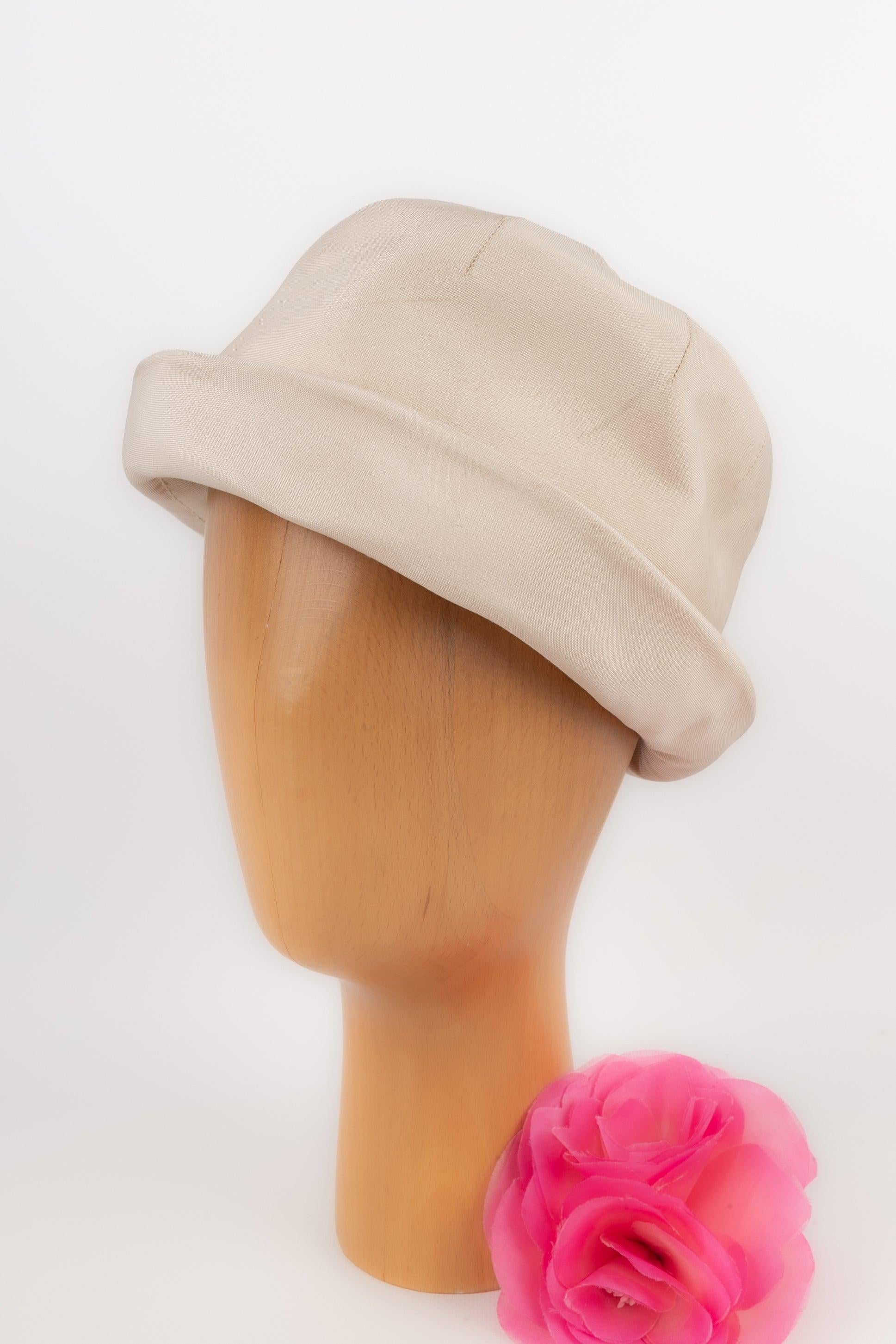 Christian Dior Tiny Off-White Hat For Sale 3