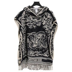 Christian Dior Toile De Jouy Hooded Logo Poncho Printed Fringe Blue White Cotton Christian Dior Toile De Jouy Hooded Logo Poncho Printed Fringe Blue White Cotton