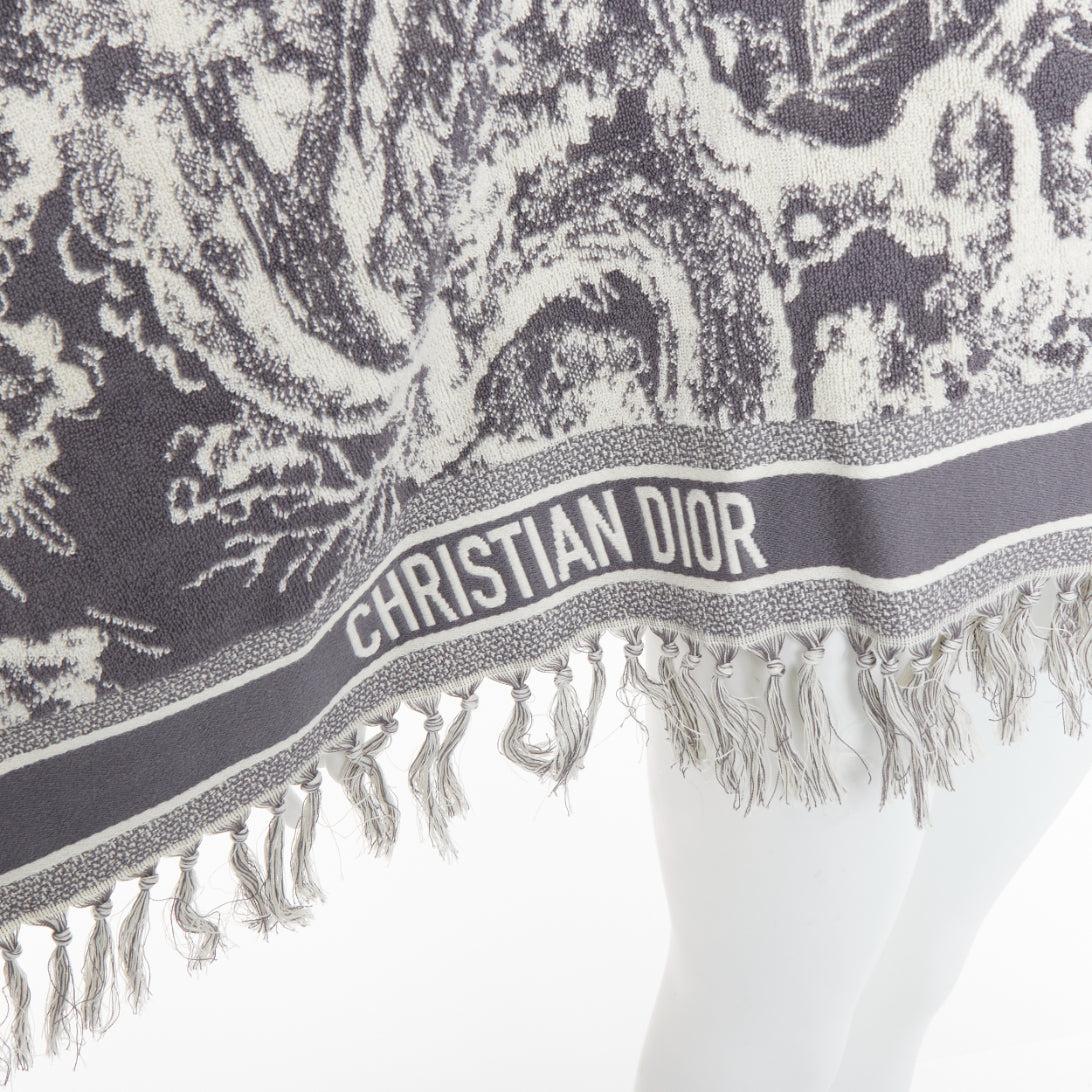 CHRISTIAN DIOR Toile de Jouy gris marfil reverso algodón gran toalla de playa en venta 1