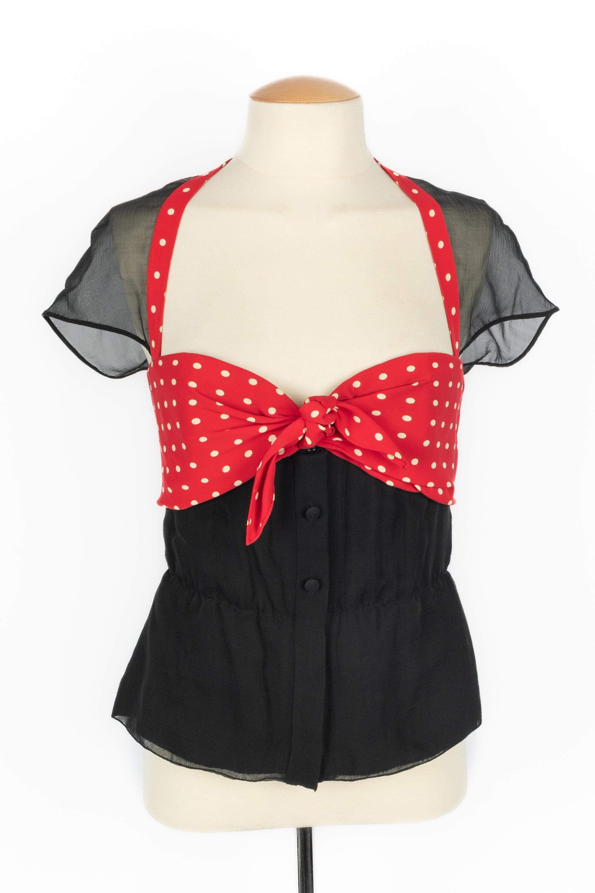 DIOR - (Made in France) Schwarzes und rotes Seidentop mit weißen Punkten. Keine Größenangabe, es passt eine 36FR. Herbst-Winter 1989 Haute Couture Collection unter der Leitung von Gianfranco Ferré.

Bedingung:
Sehr guter