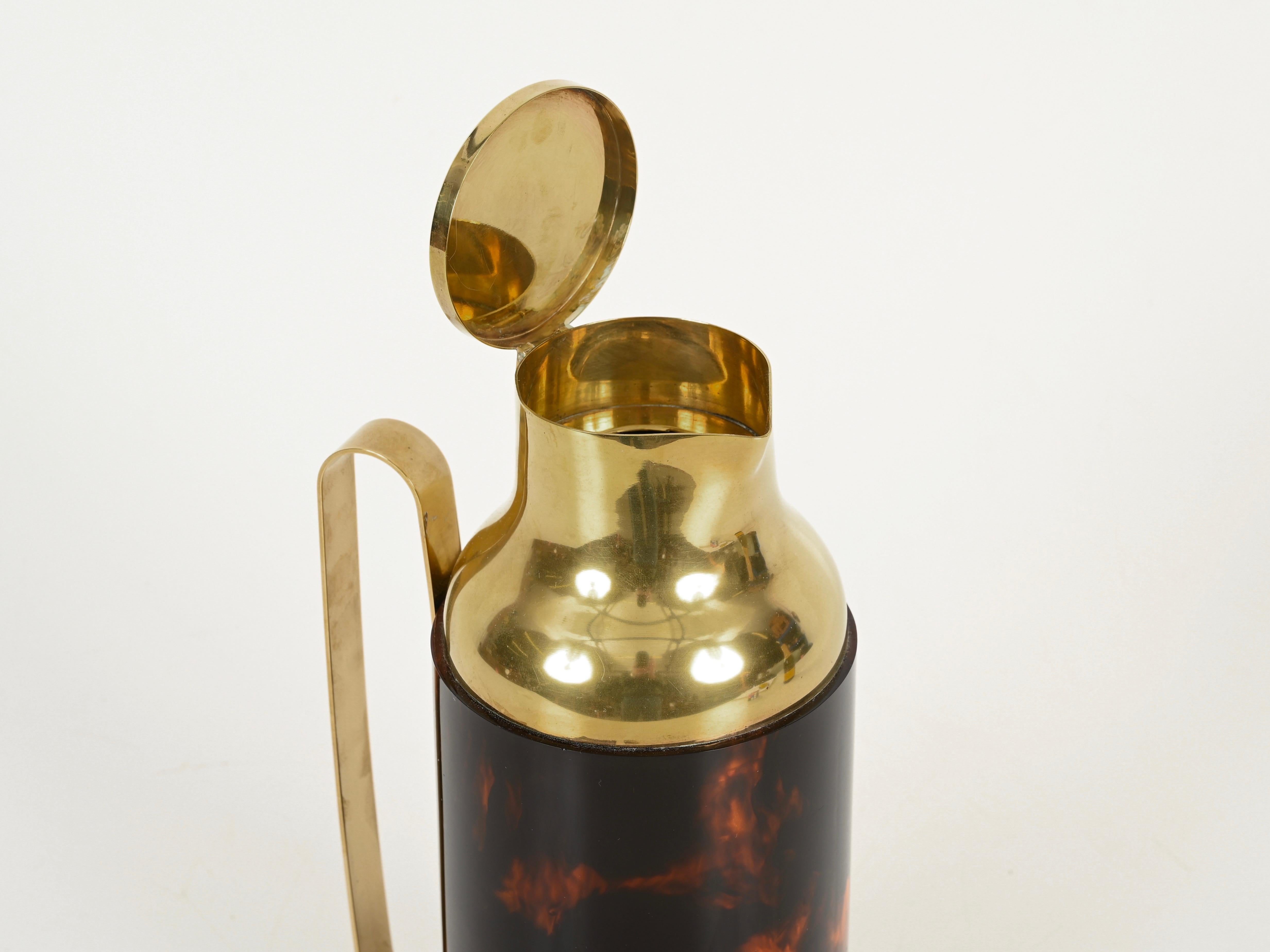 Christian Dior  Caraffa termos in lucite e ottone effetto tartaruga, Italia 1970 In condizioni buone in vendita a Roma, IT