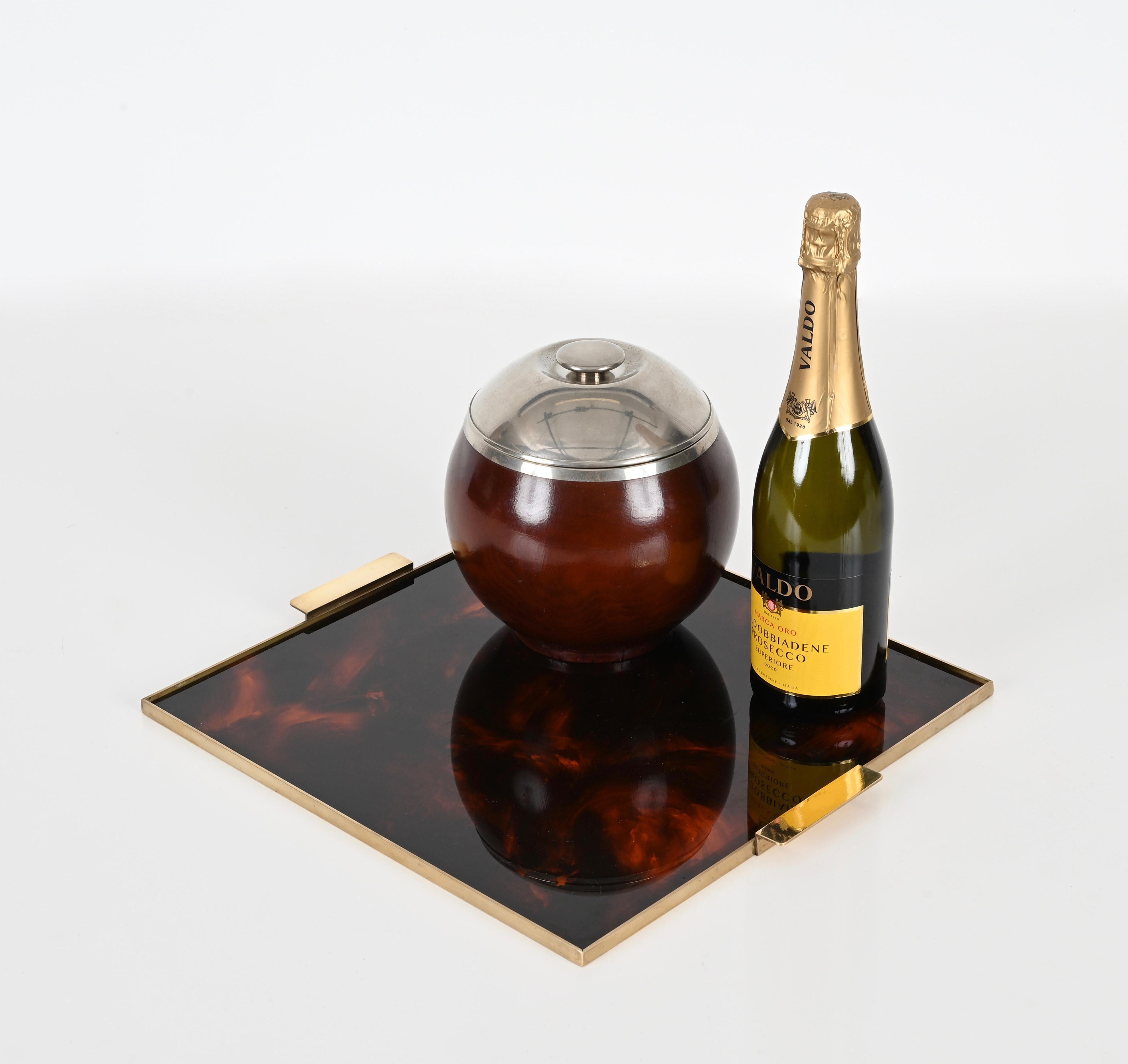 Bandeja cuadrada de servir Christian Dior de carey, lucita y latón, Italia Años 70 Moderno de mediados de siglo en venta