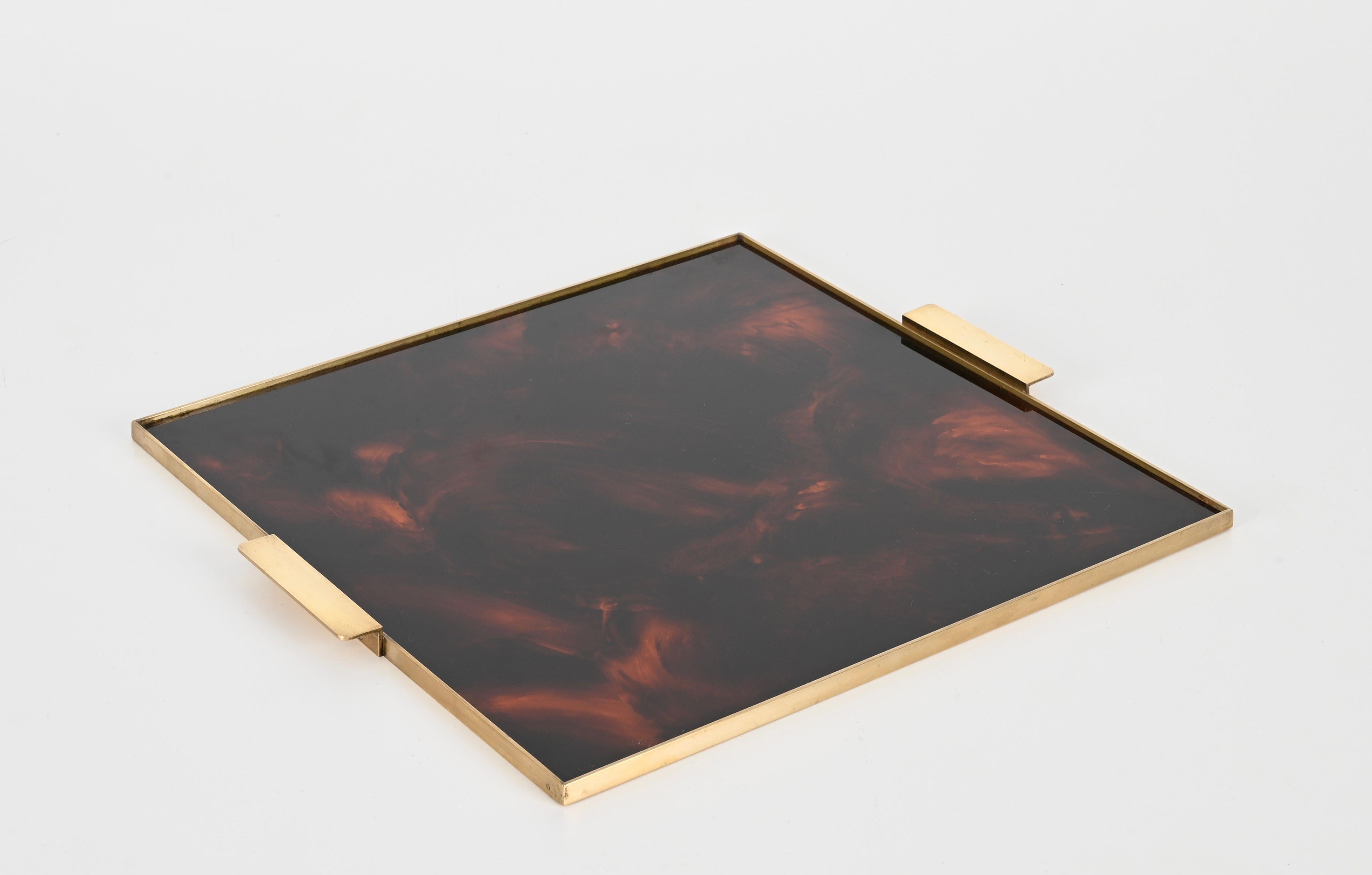 Bandeja cuadrada de servir Christian Dior de carey, lucita y latón, Italia Años 70 Italiano en venta