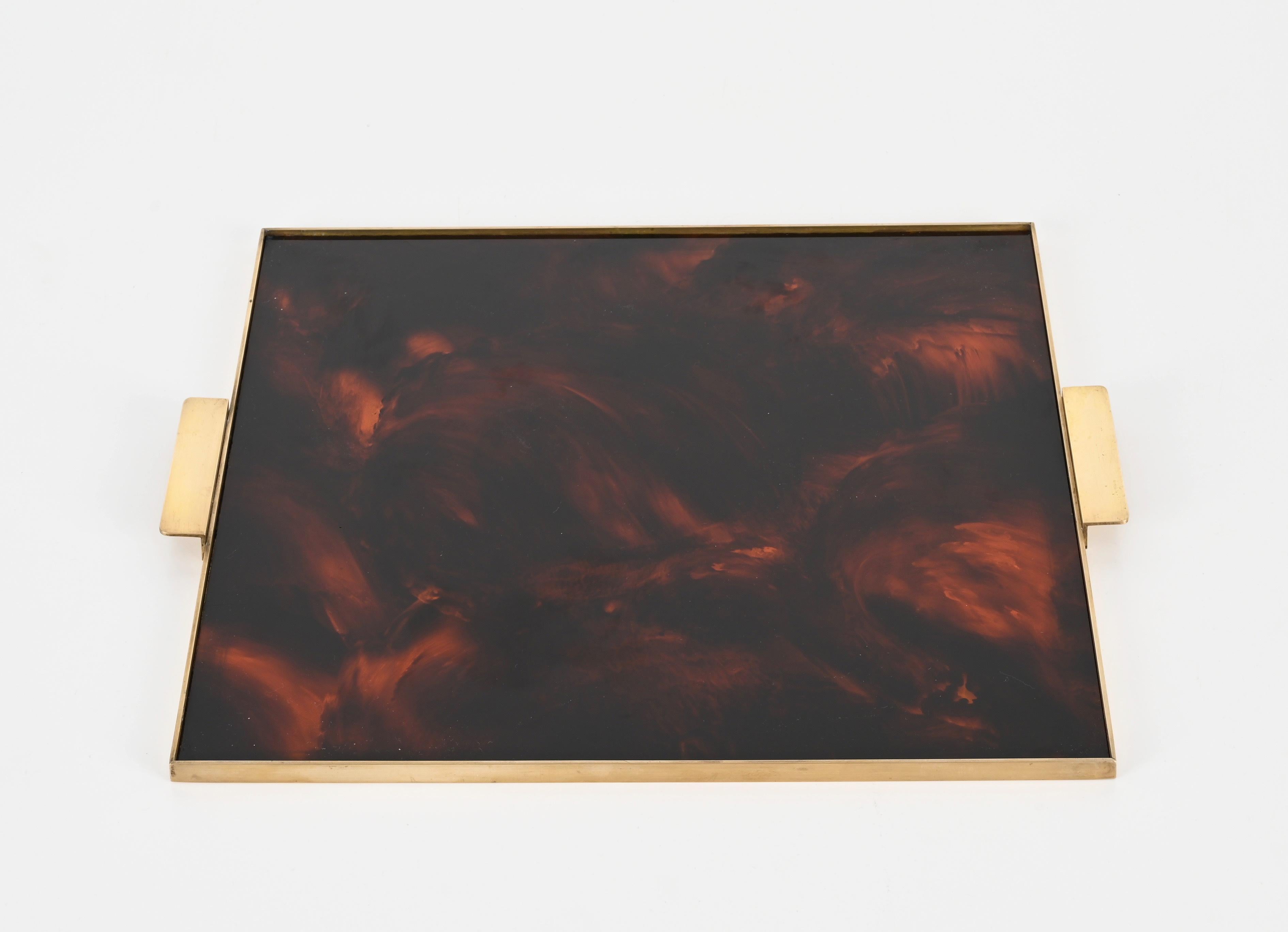 Bandeja cuadrada de servir Christian Dior de carey, lucita y latón, Italia Años 70 Hecho a mano en venta