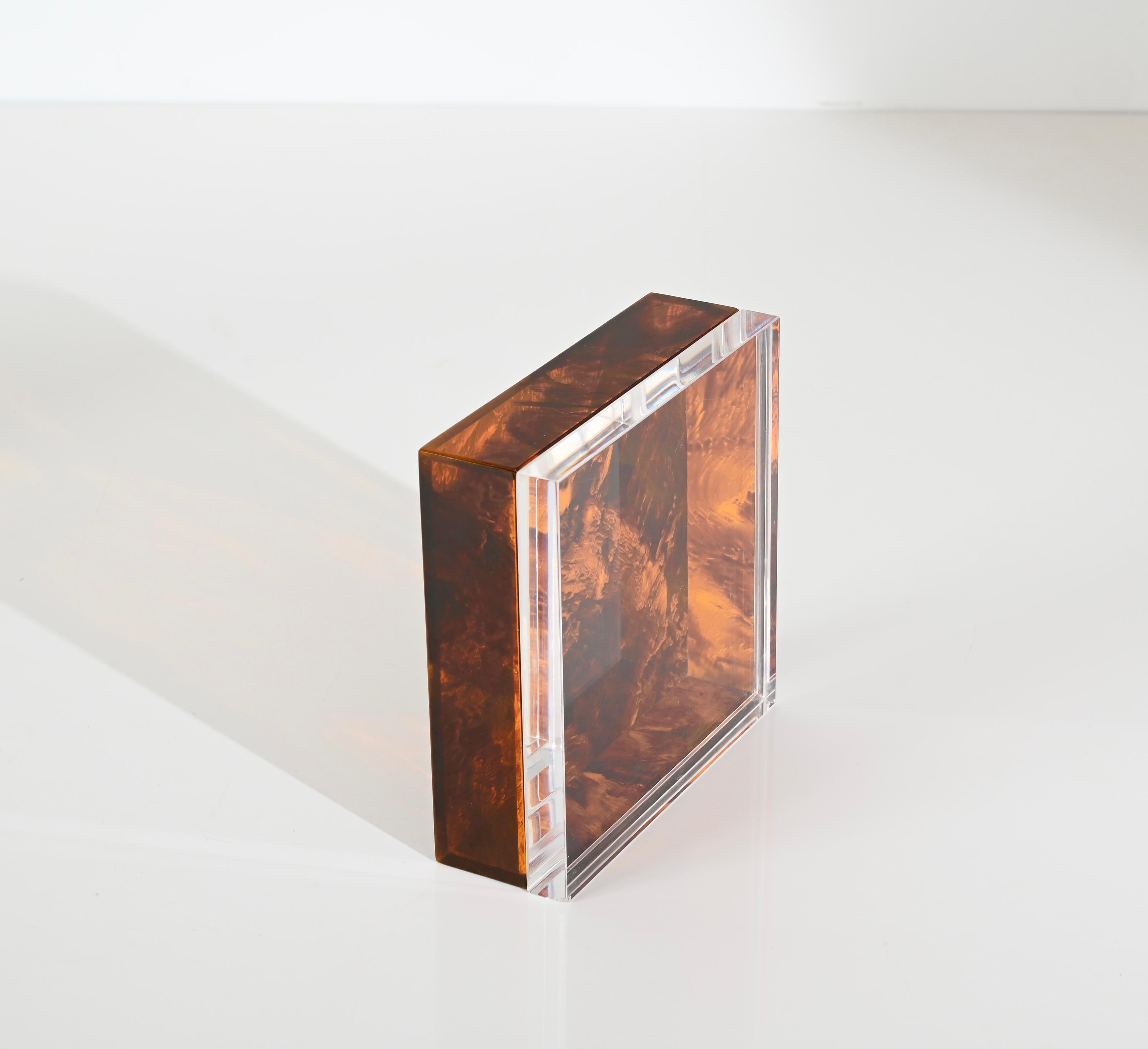 Joyero decorativo italiano cuadrado de lucita de carey Christian Dior, años 70 en venta 5