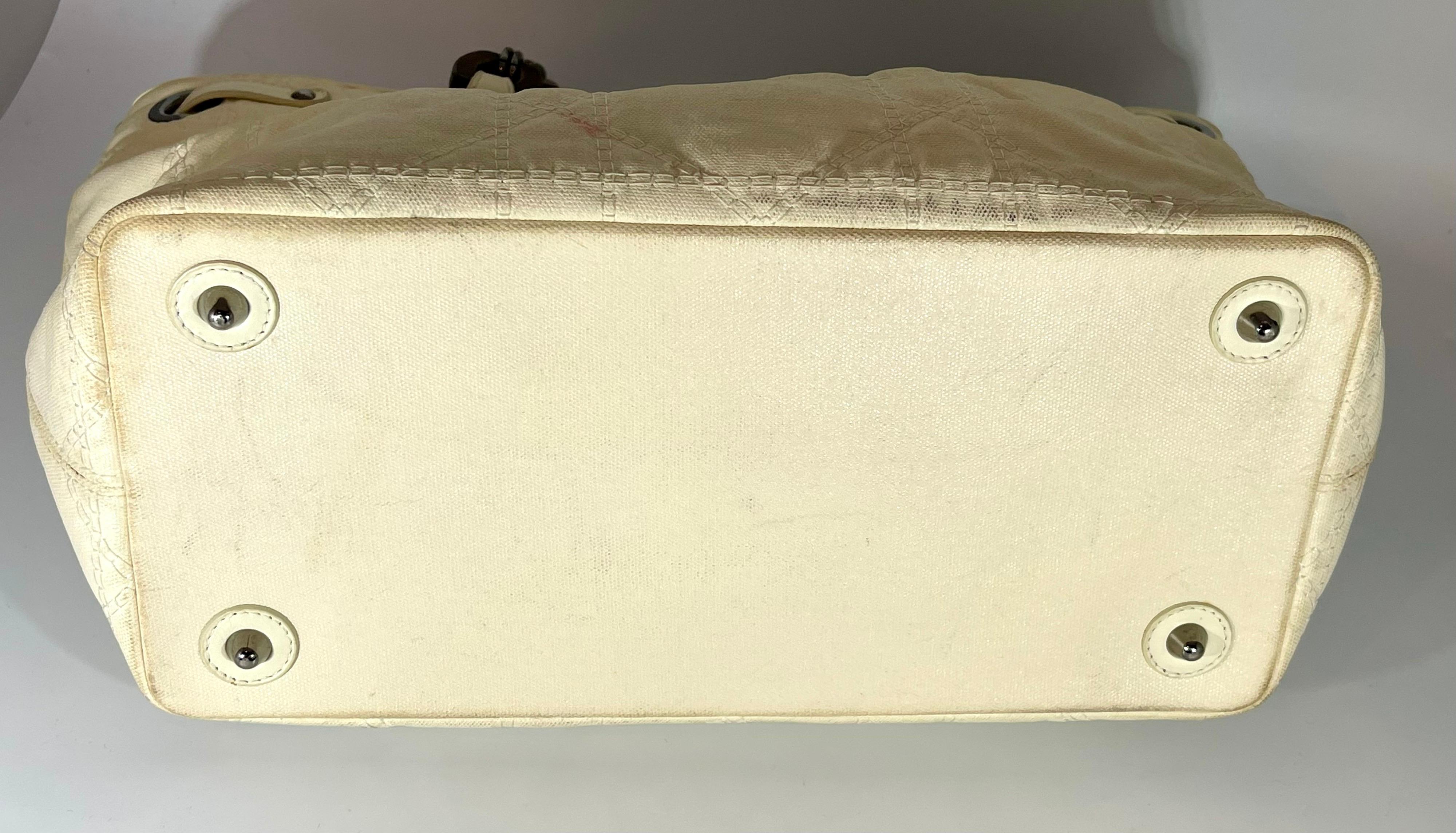Christiane  Dior Tote Einkaufstasche  Tasche aus weißem Segeltuch mit Logo,  Mittel  im Angebot 4