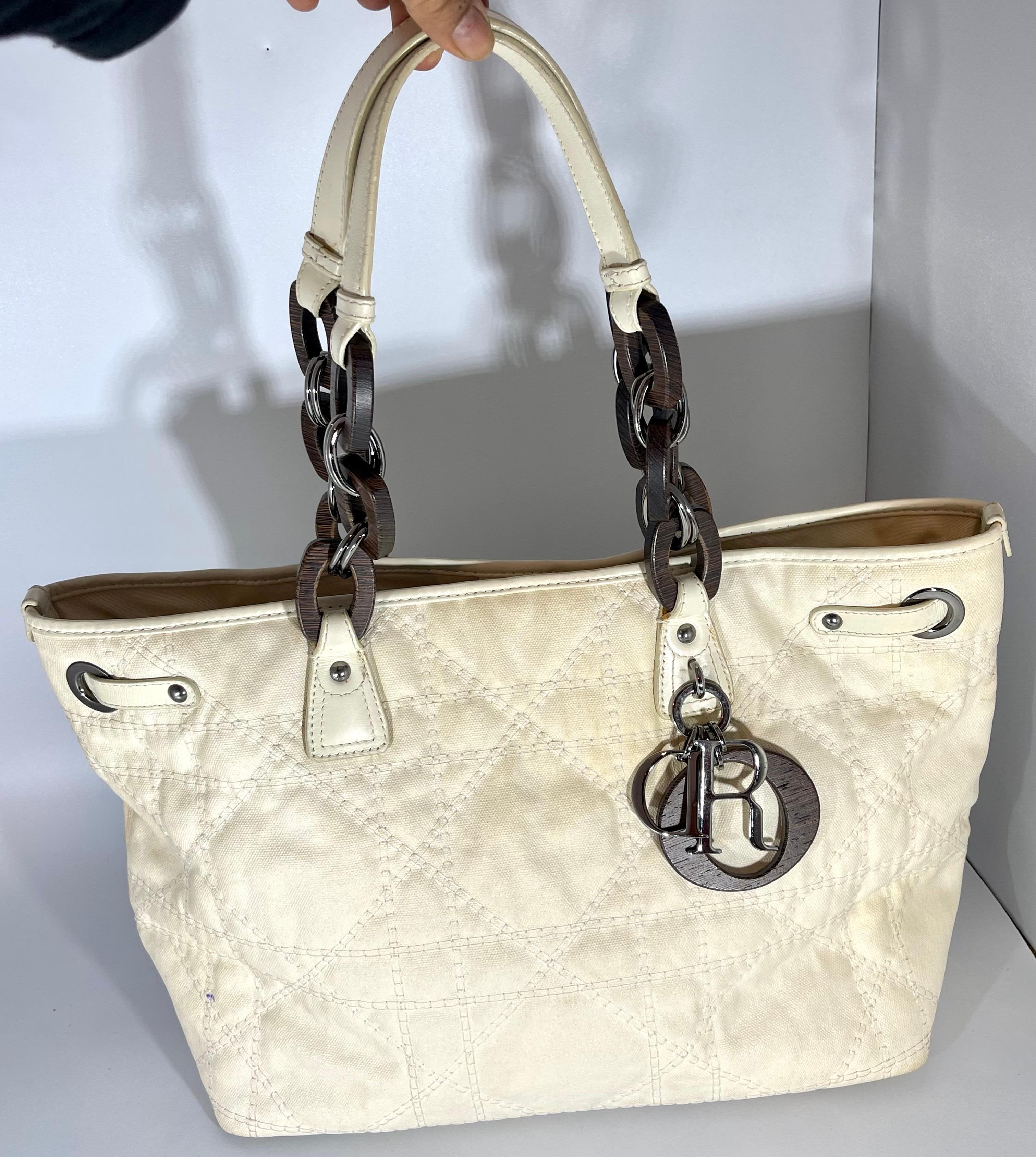 Christiane  Dior Tote Einkaufstasche  Tasche aus weißem Segeltuch mit Logo,  Mittel  im Zustand „Hervorragend“ im Angebot in New York, NY