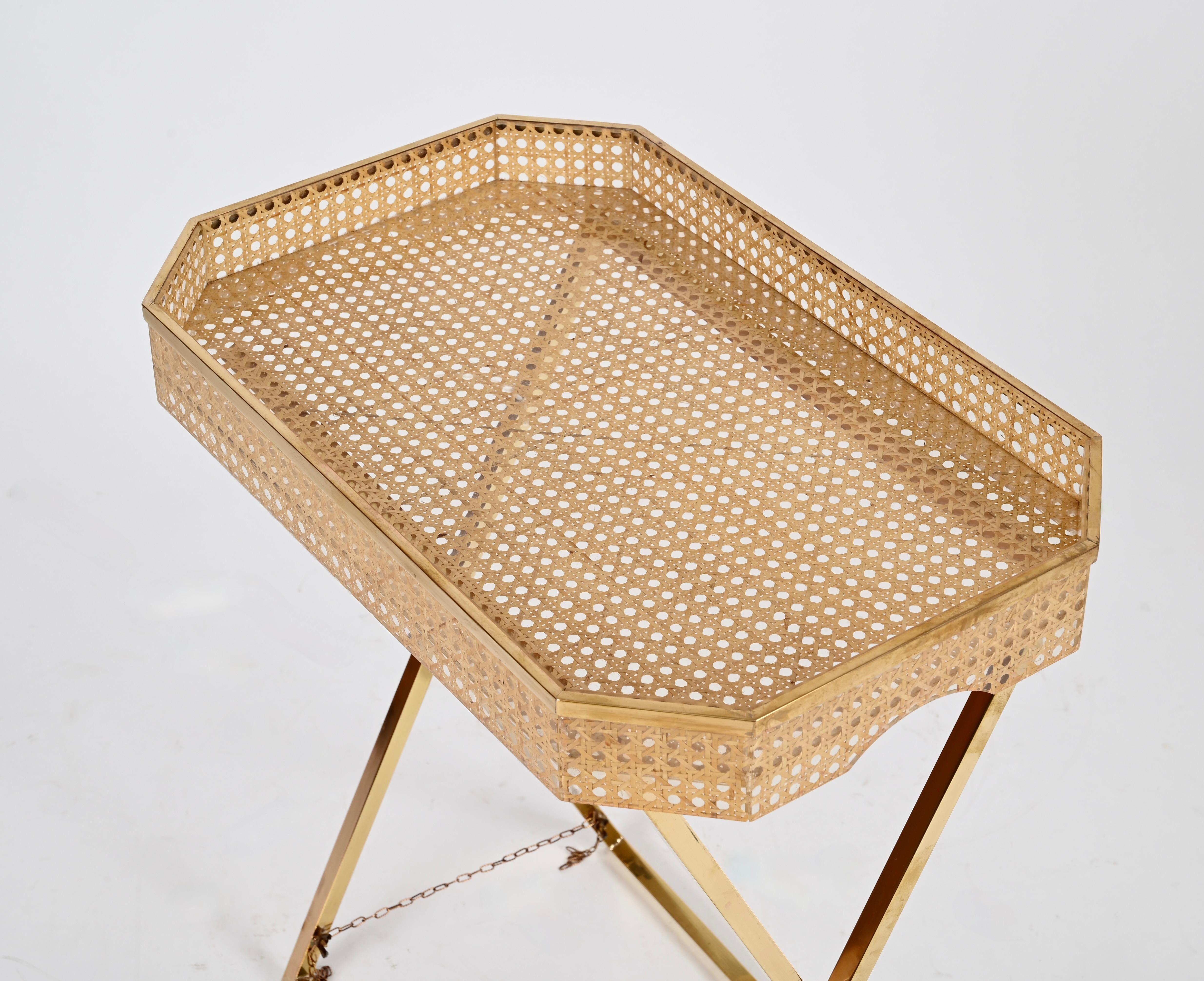 Mid-Century Modern Christian Dior Tray Side Table in Gold Brass, Lucite, Vienna Straw, Italy, 1970s