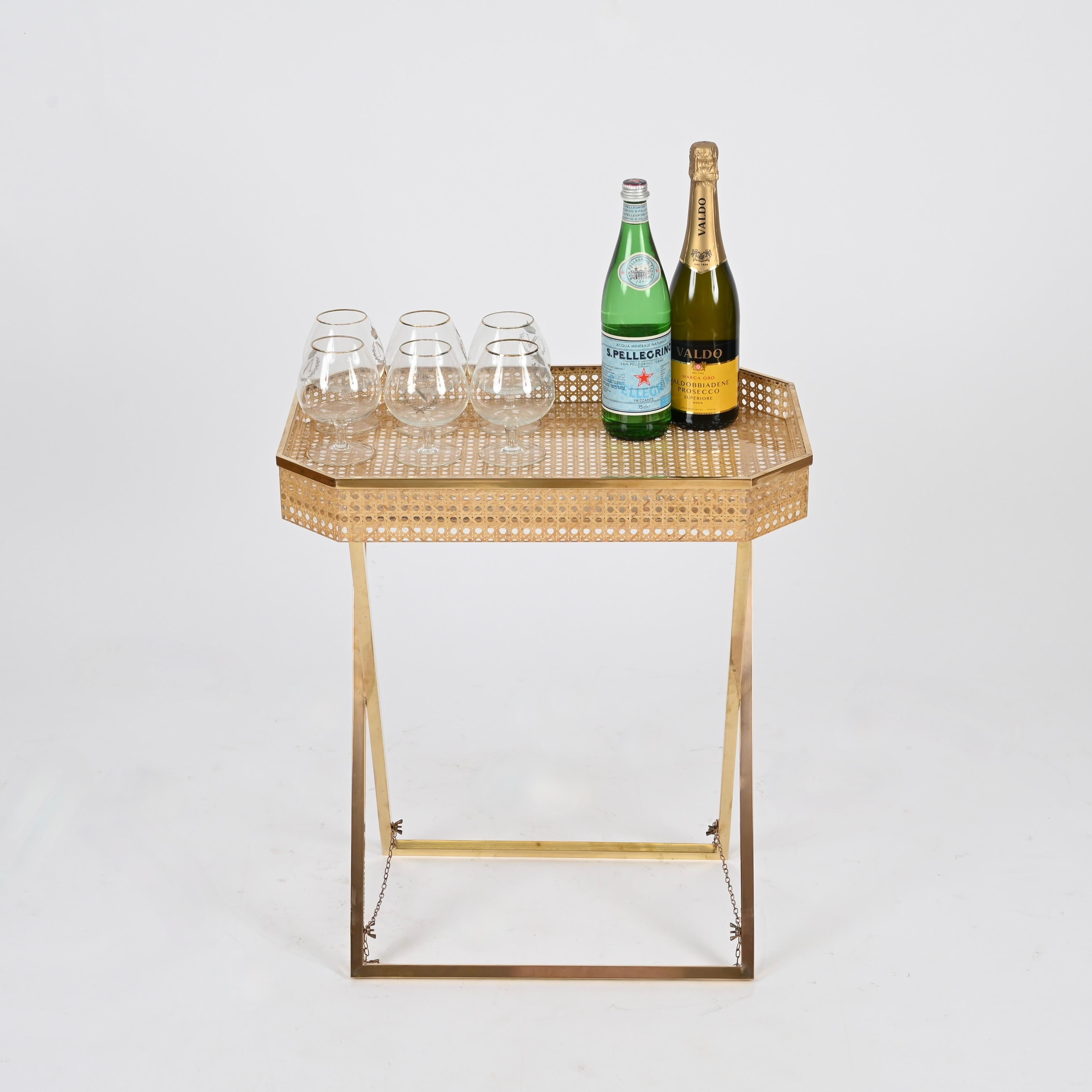 Italian Christian Dior Tray Side Table in Gold Brass, Lucite, Vienna Straw, Italy, 1970s
