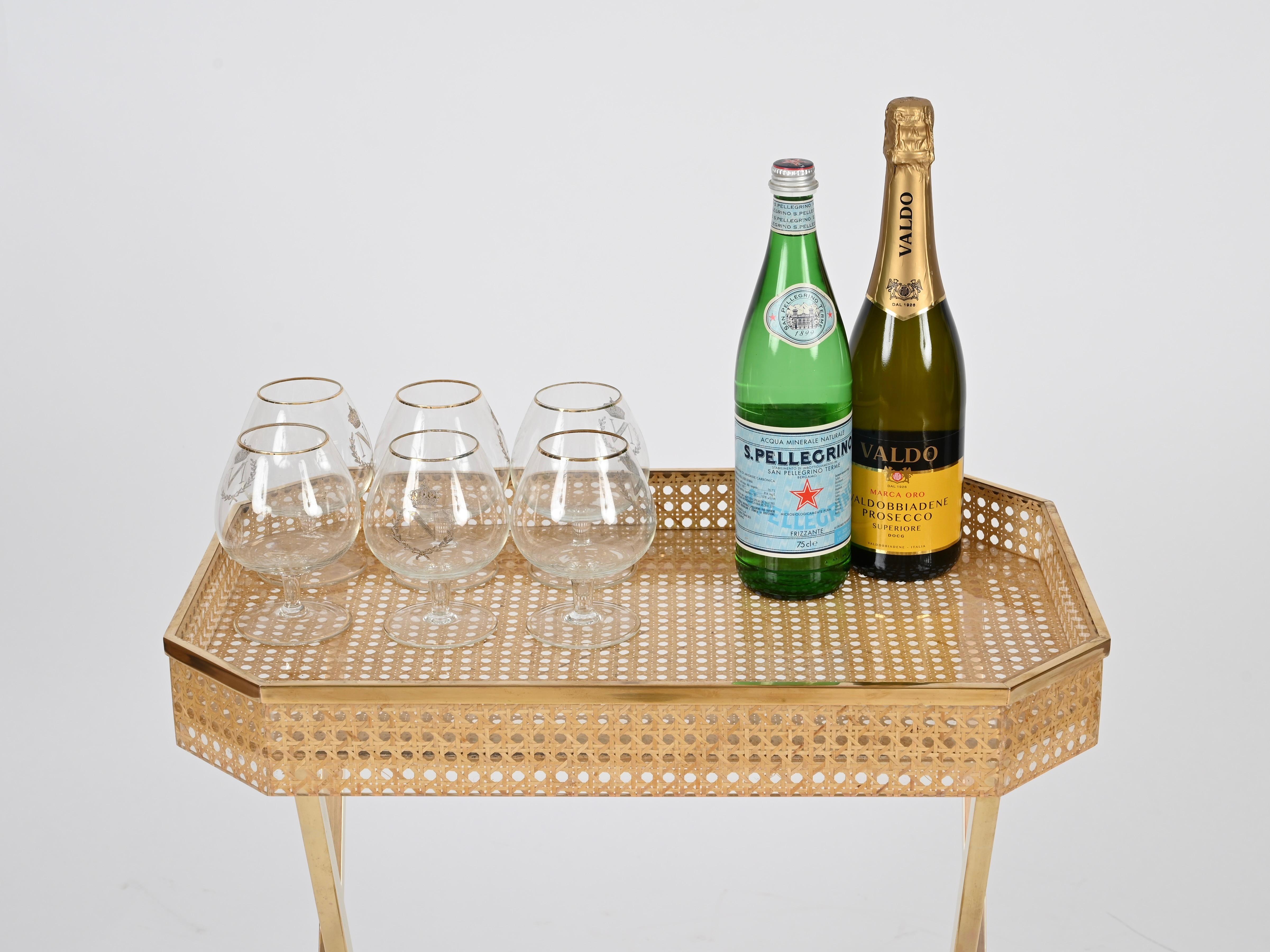 Hand-Crafted Christian Dior Tray Side Table in Gold Brass, Lucite, Vienna Straw, Italy, 1970s
