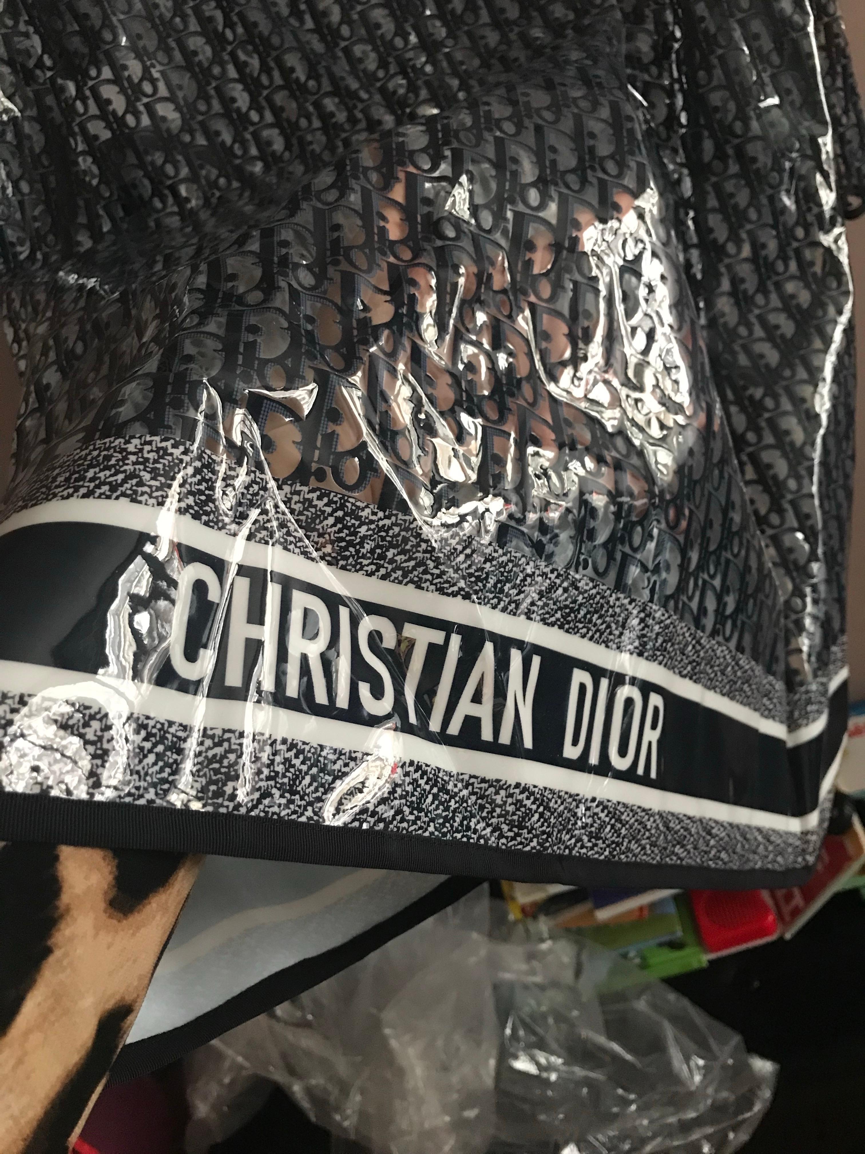 CHRISTIAN DIOR Trench parka plastique oblique logo monogramme Como nuevo en venta 7