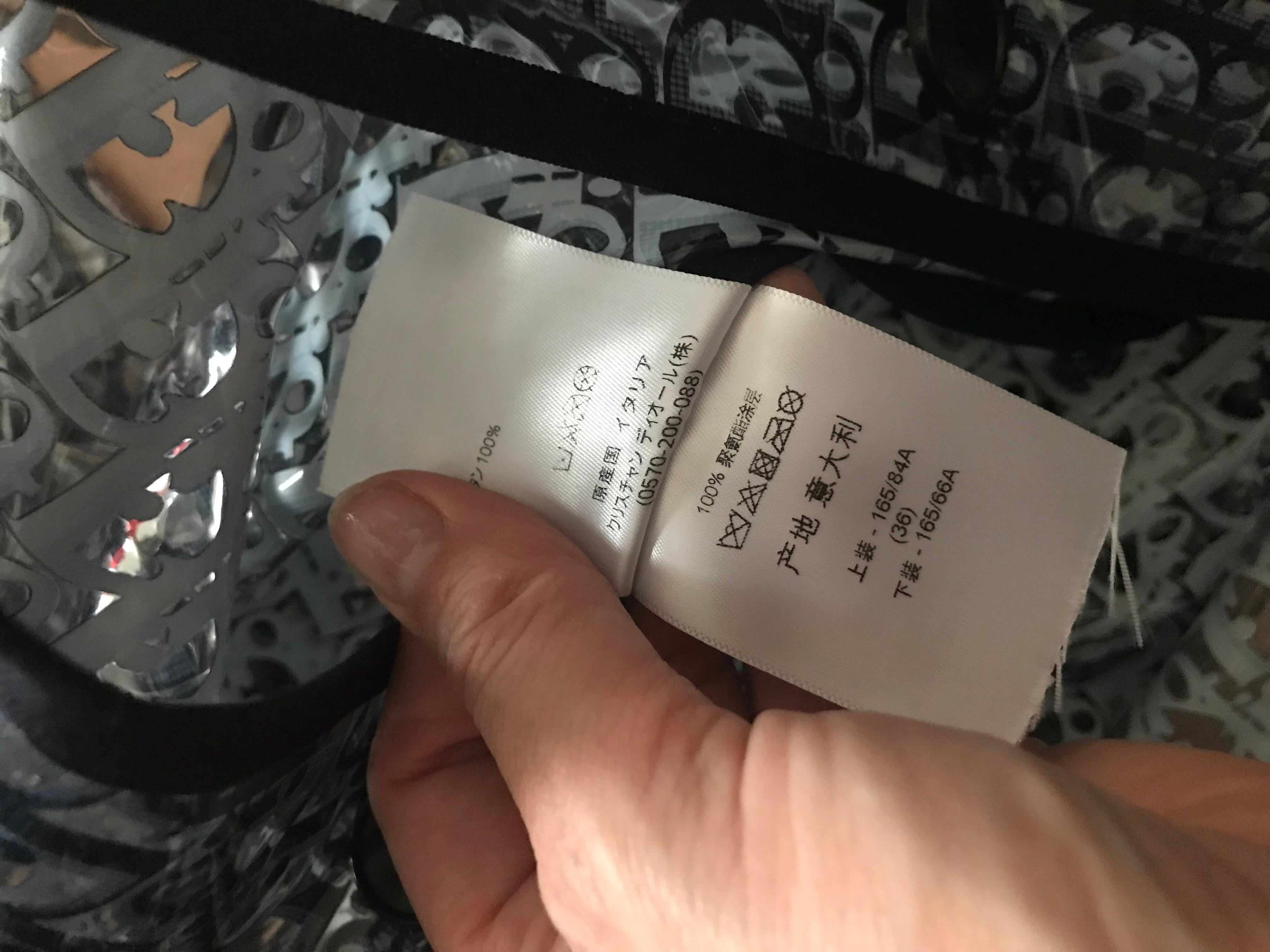 CHRISTIAN DIOR Trench parka plastique oblique logo monogramme Como nuevo en Excelente estado para la venta en CACHAN, FR