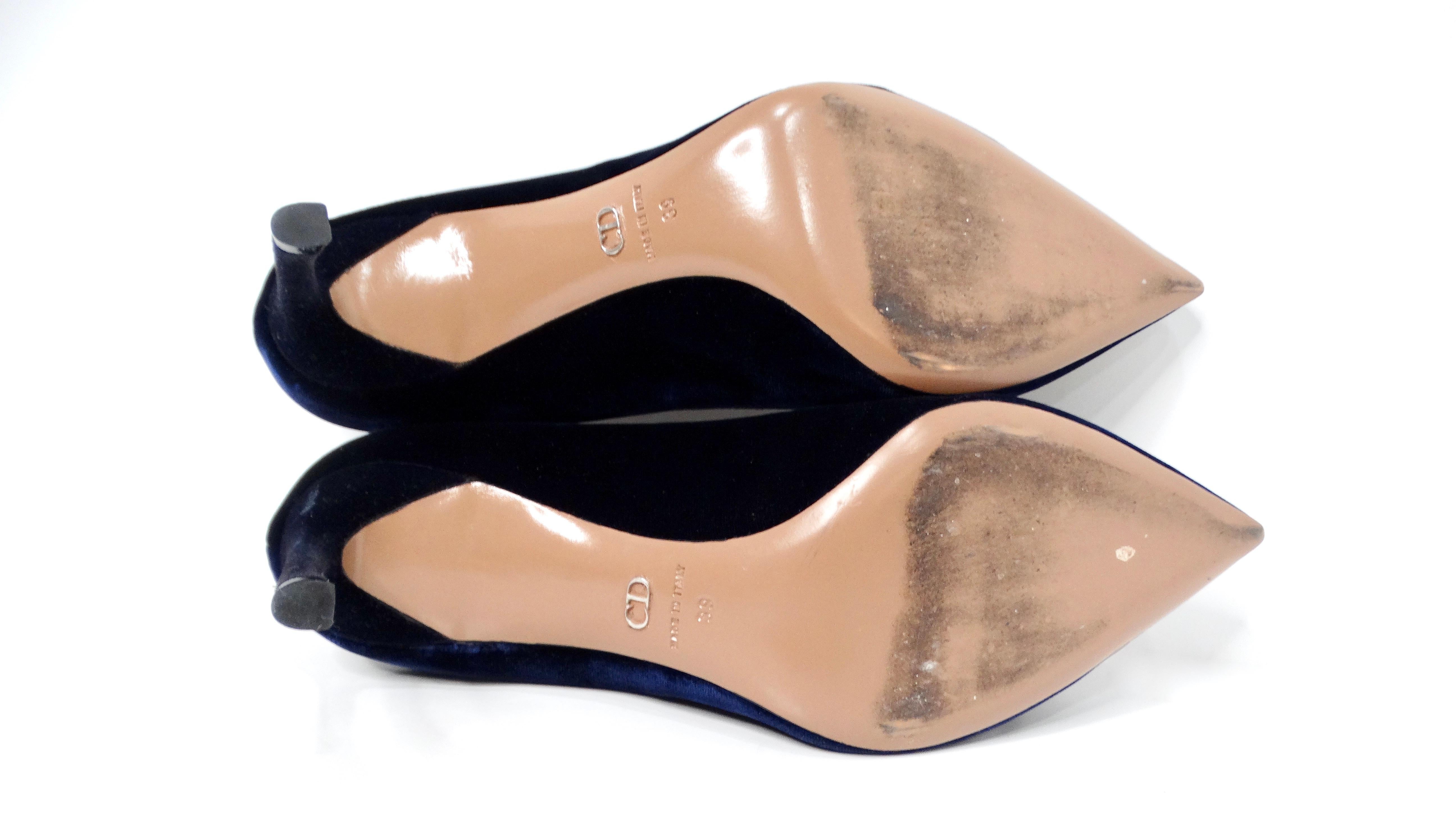 Christian Dior Tresor Bombas de terciopelo azul adornadas con cristales circa años 90 en venta 1