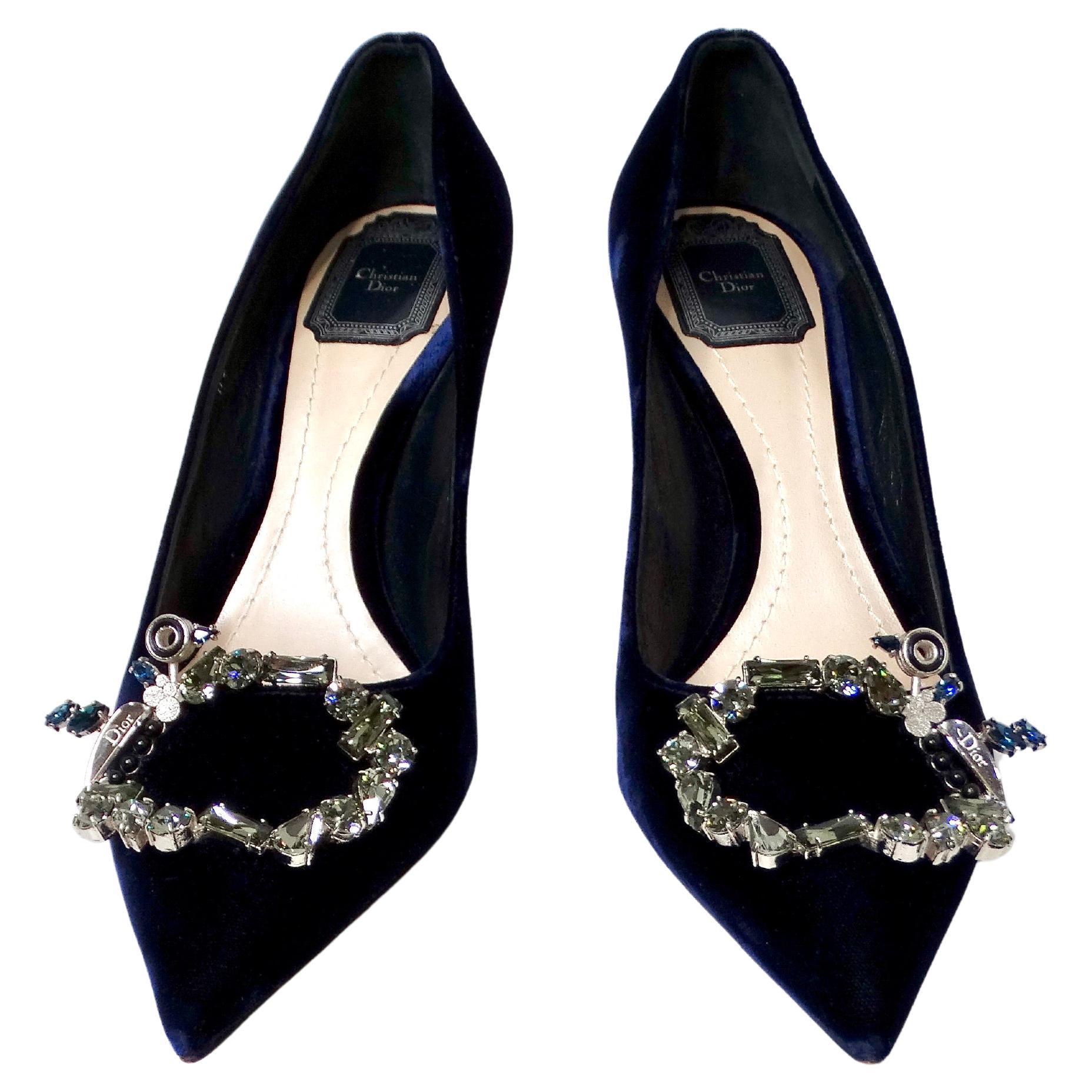 Christian Dior Tresor Bombas de terciopelo azul adornadas con cristales circa años 90 en venta