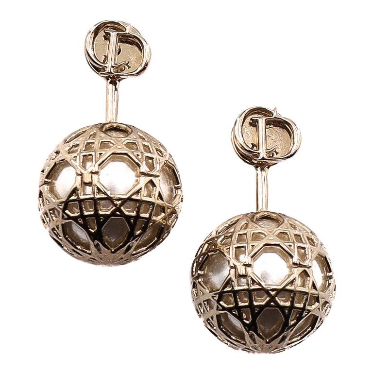 CHRISTIAN DIOR Tribales Stud Earrings in Gilt Metal and White Resin Pearls