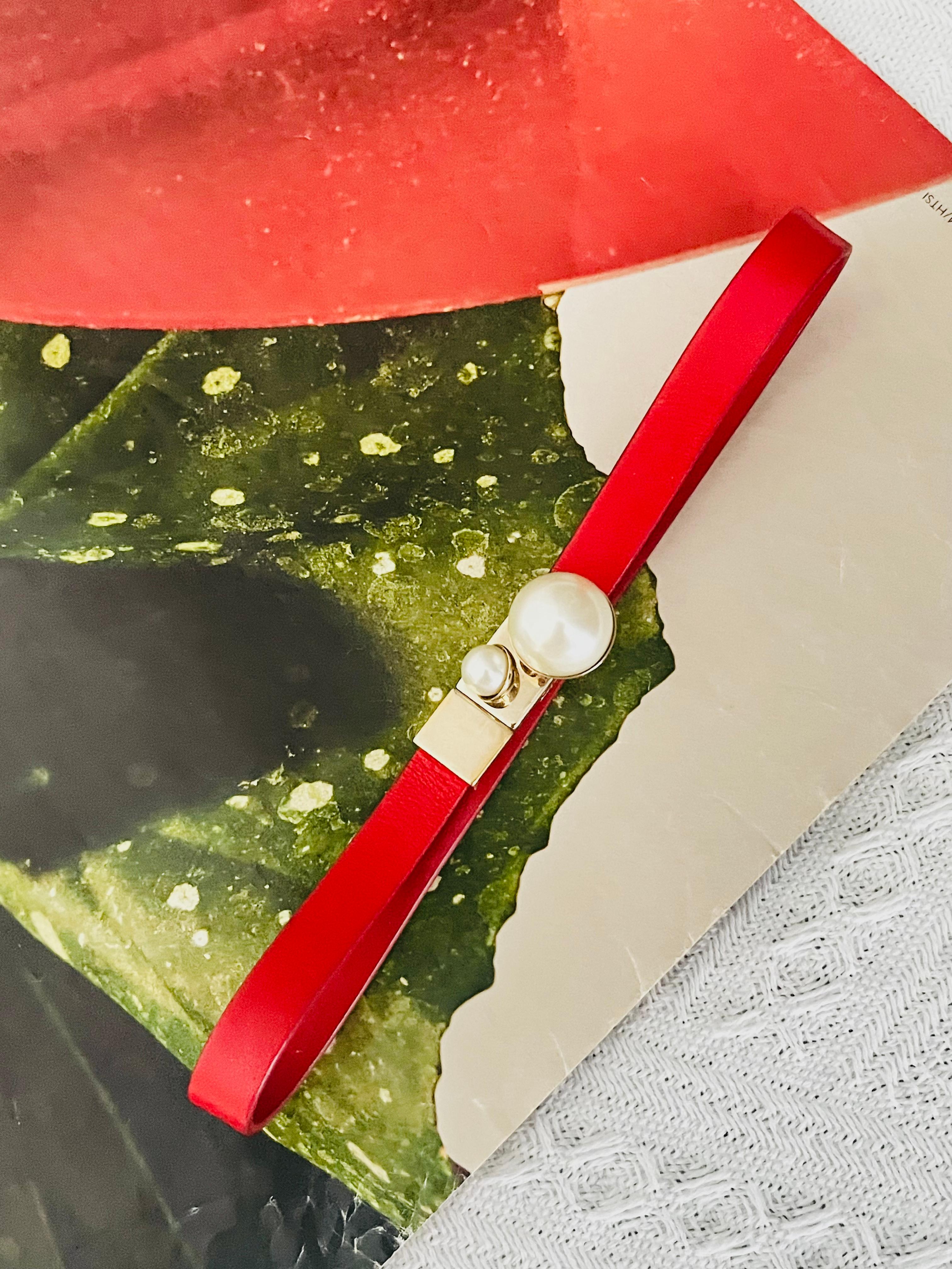 Christian Dior Tribales Weiß Perlen Rotes Leder Double Wrap-Armband Choker M im Zustand „Hervorragend“ im Angebot in Wokingham, England
