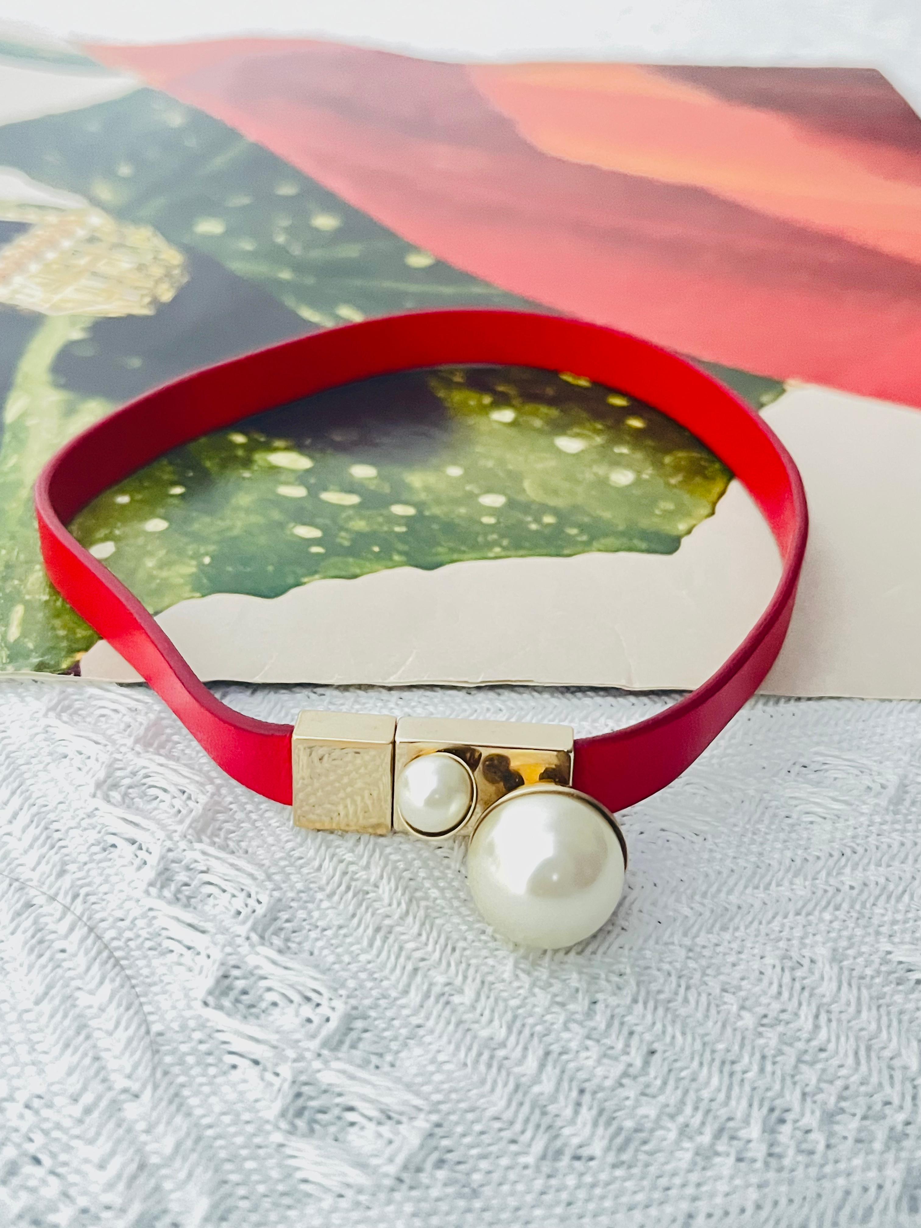 Christian Dior Tribales Weiß Perlen Rotes Leder Double Wrap-Armband Choker M für Damen oder Herren im Angebot