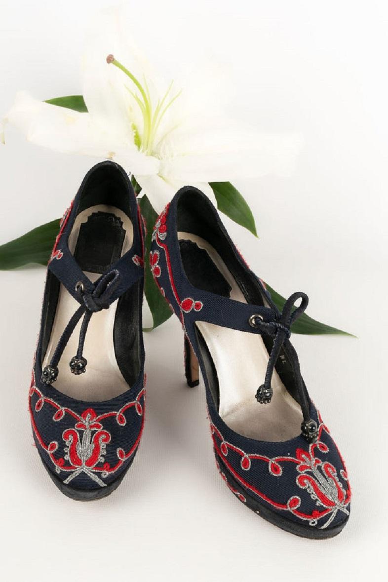 Dior - (Made in Italy) Blue, red and silver trimmings pumps. Size 36FR

Additional information:
Dimensions: Heel height: 11 cm
Condition: Good condition
Seller Ref number: CH65