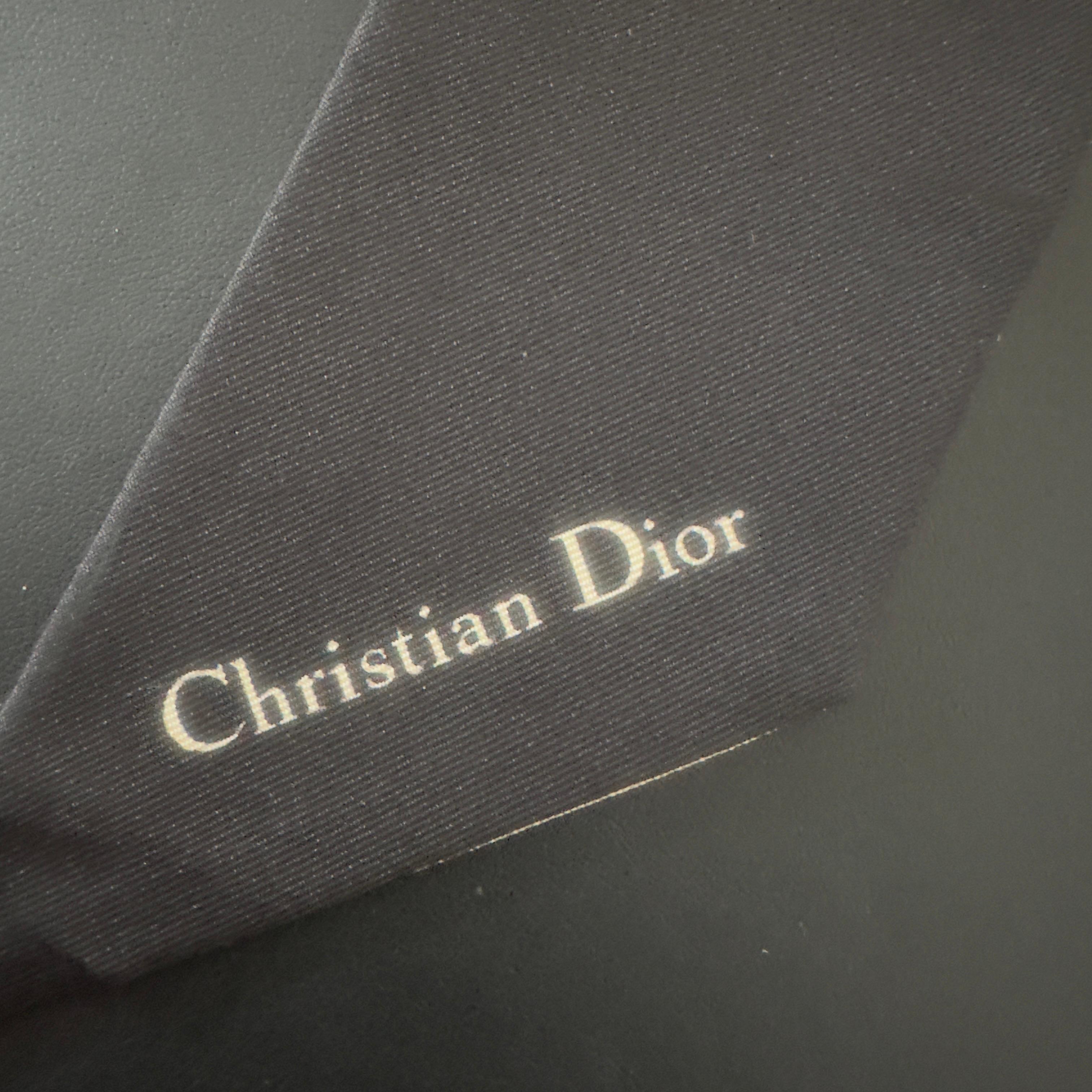 Beige Christian Dior Twilly en soie avec logo '30 Montaigne' et motif pied-de-poule en vente