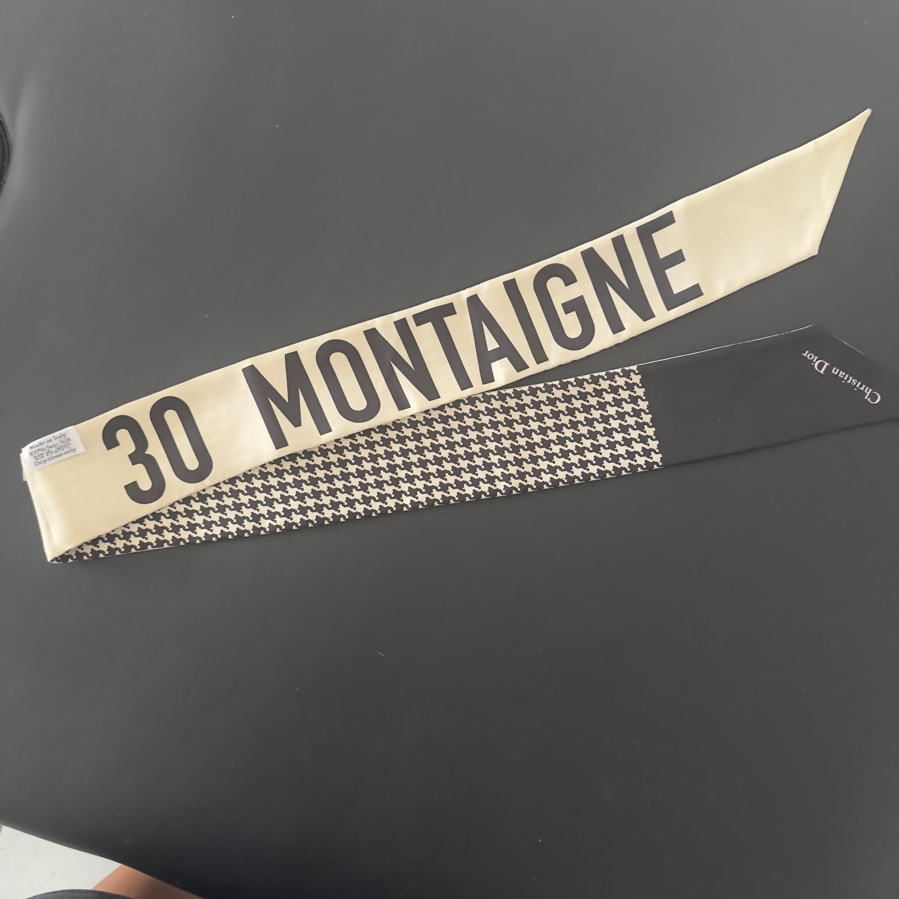 Christian Dior Twilly en soie avec logo '30 Montaigne' et motif pied-de-poule en vente 2