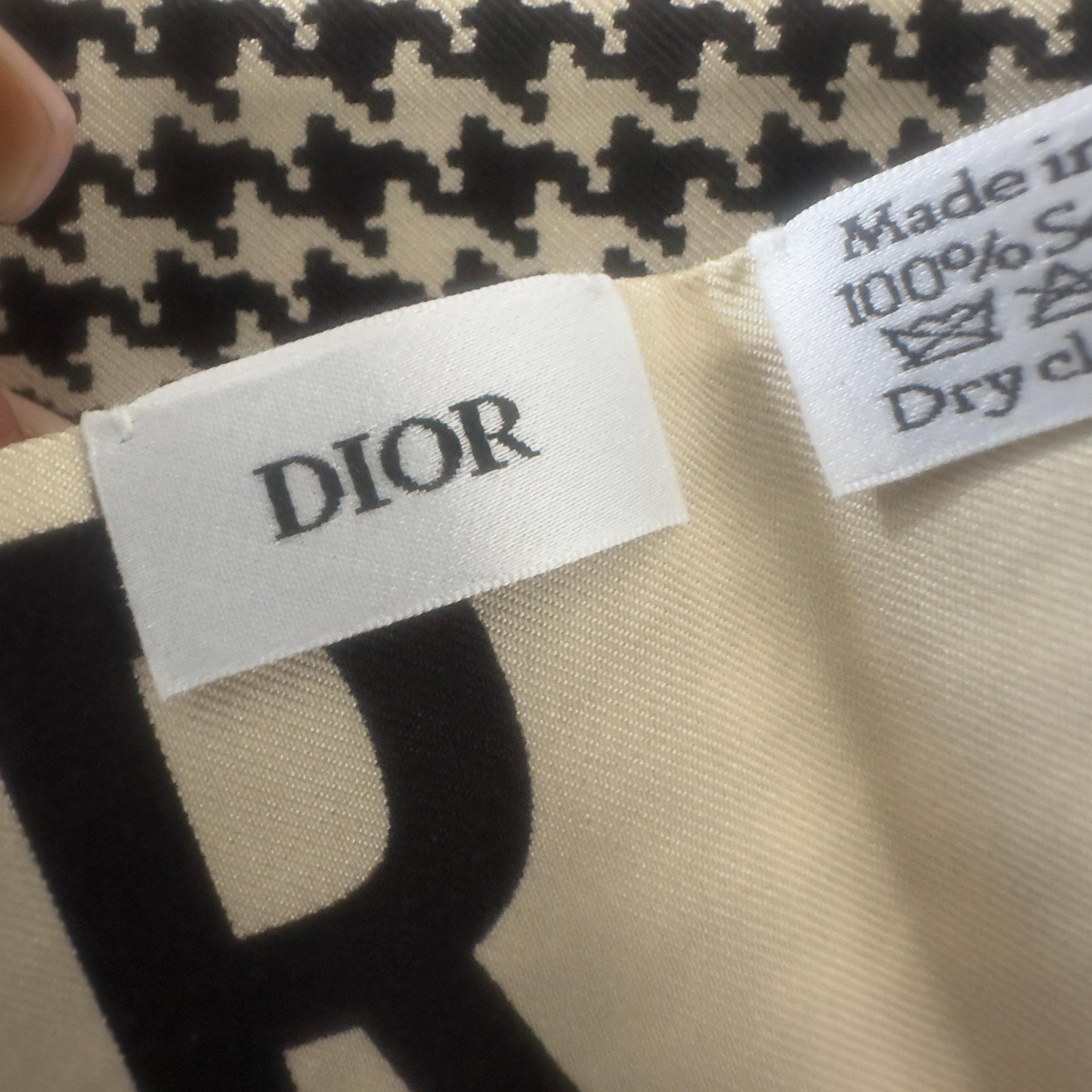 Christian Dior Twilly en soie avec logo '30 Montaigne' et motif pied-de-poule en vente 4