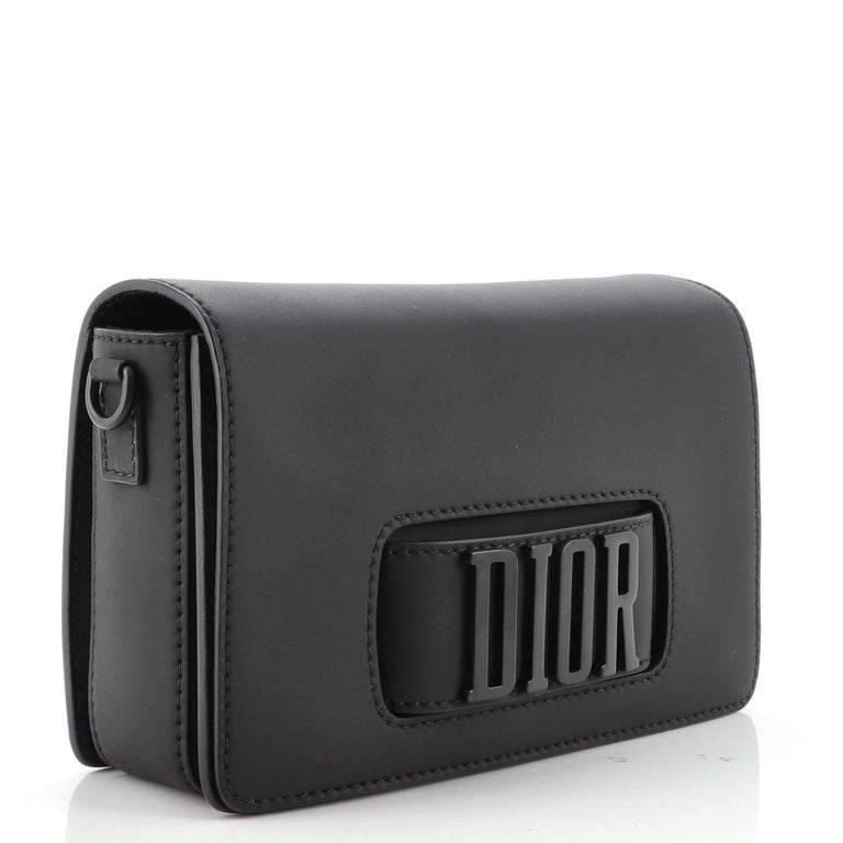 Sac à rabat Christian Dior Ultra Matte Dio(r)evolution en cuir de veau  Moyen - En vente sur 1stDibs