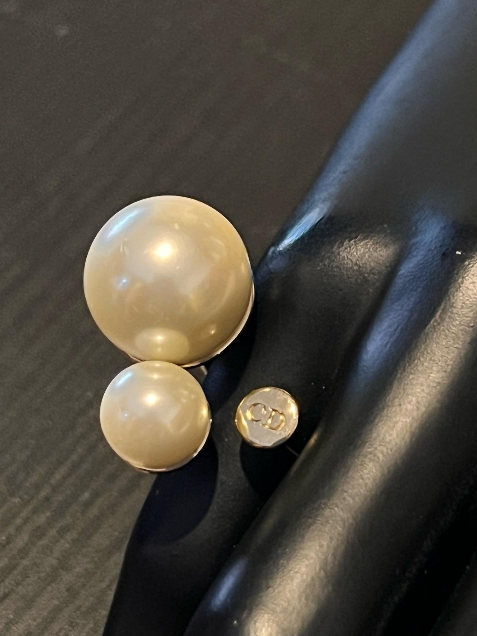 pearl dior ring