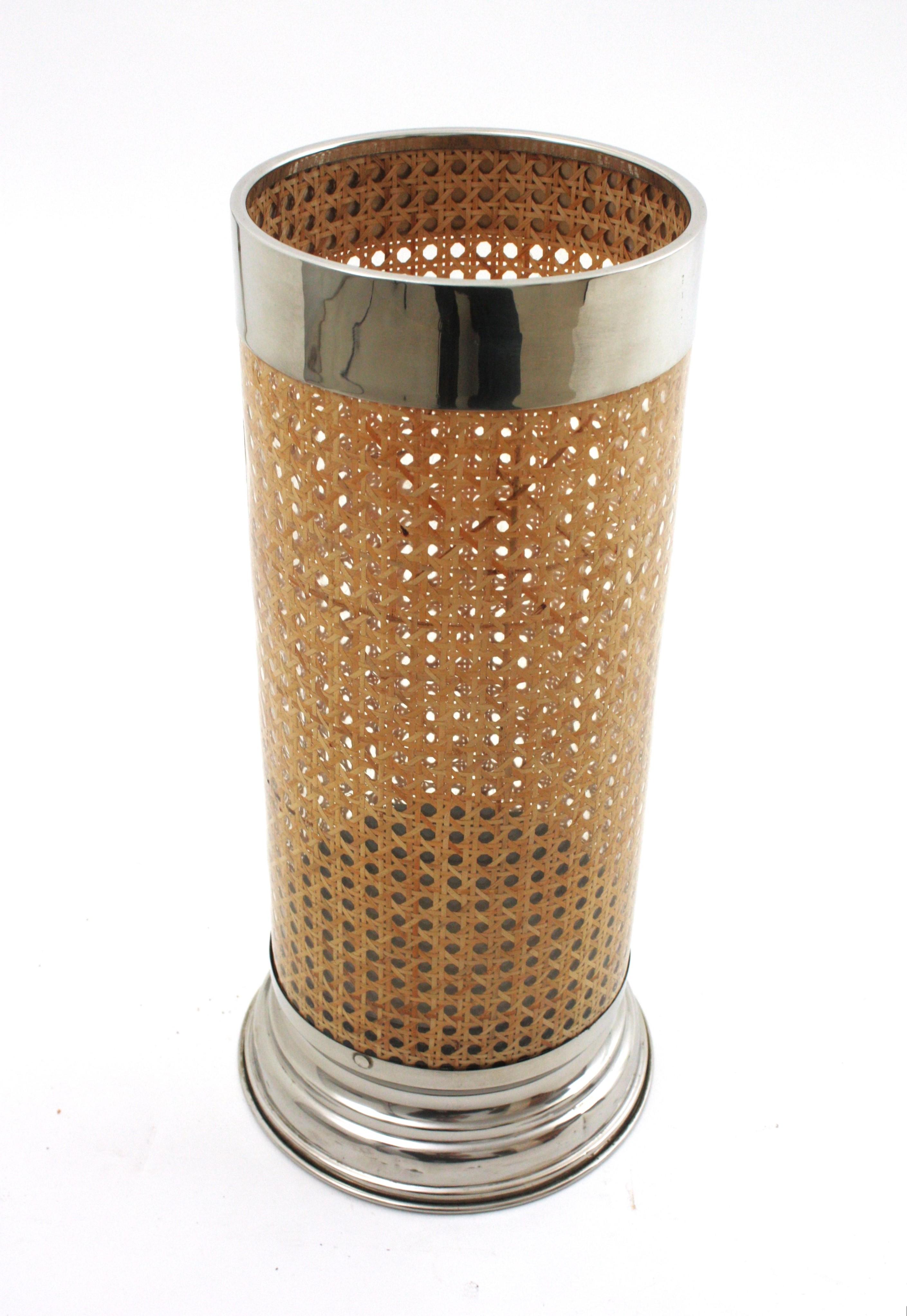 Portaombrelli Christian Dior in lucite di rattan e cromo, Francia, anni '70 in vendita 2