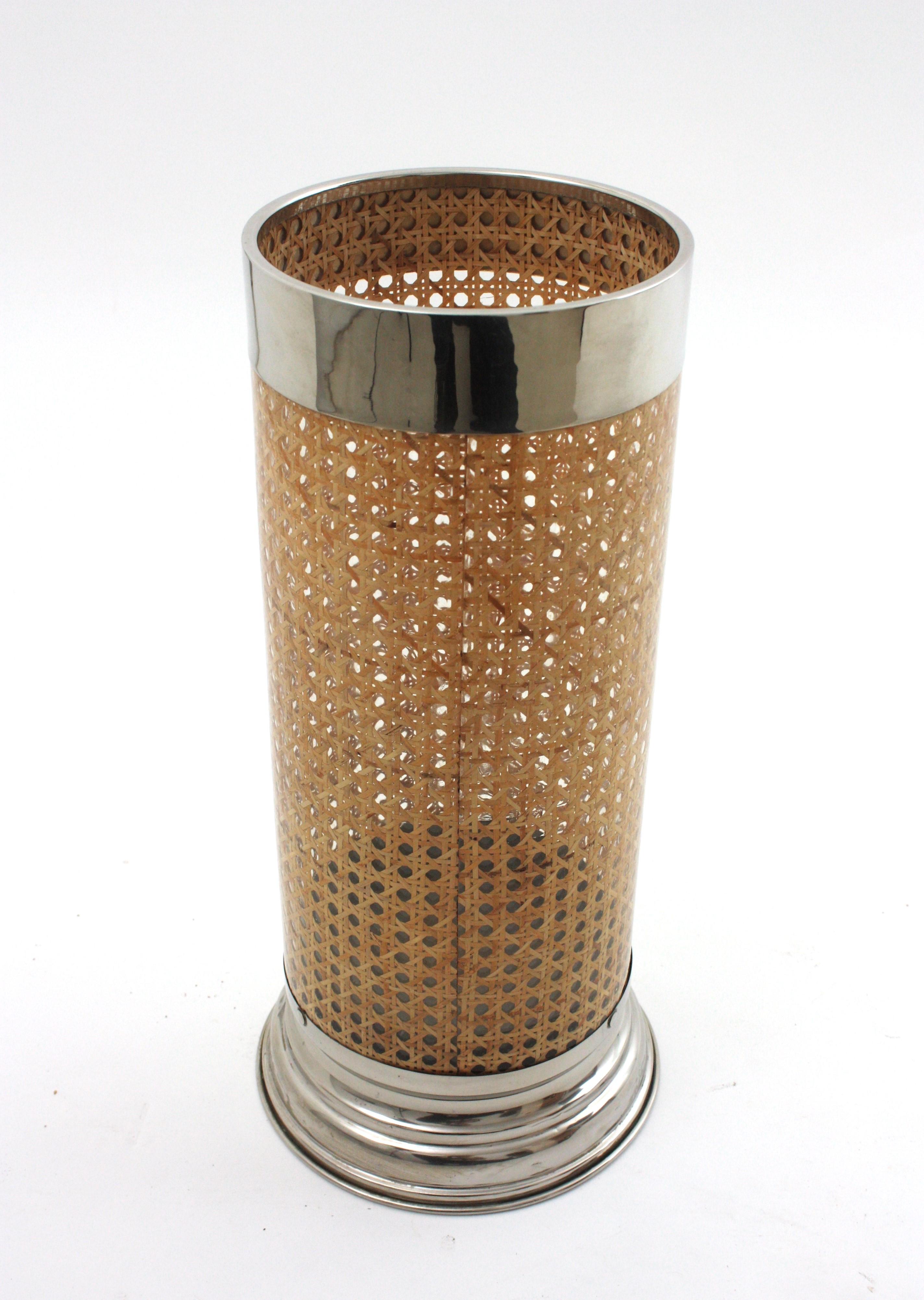Portaombrelli Christian Dior in lucite di rattan e cromo, Francia, anni '70 in vendita 7