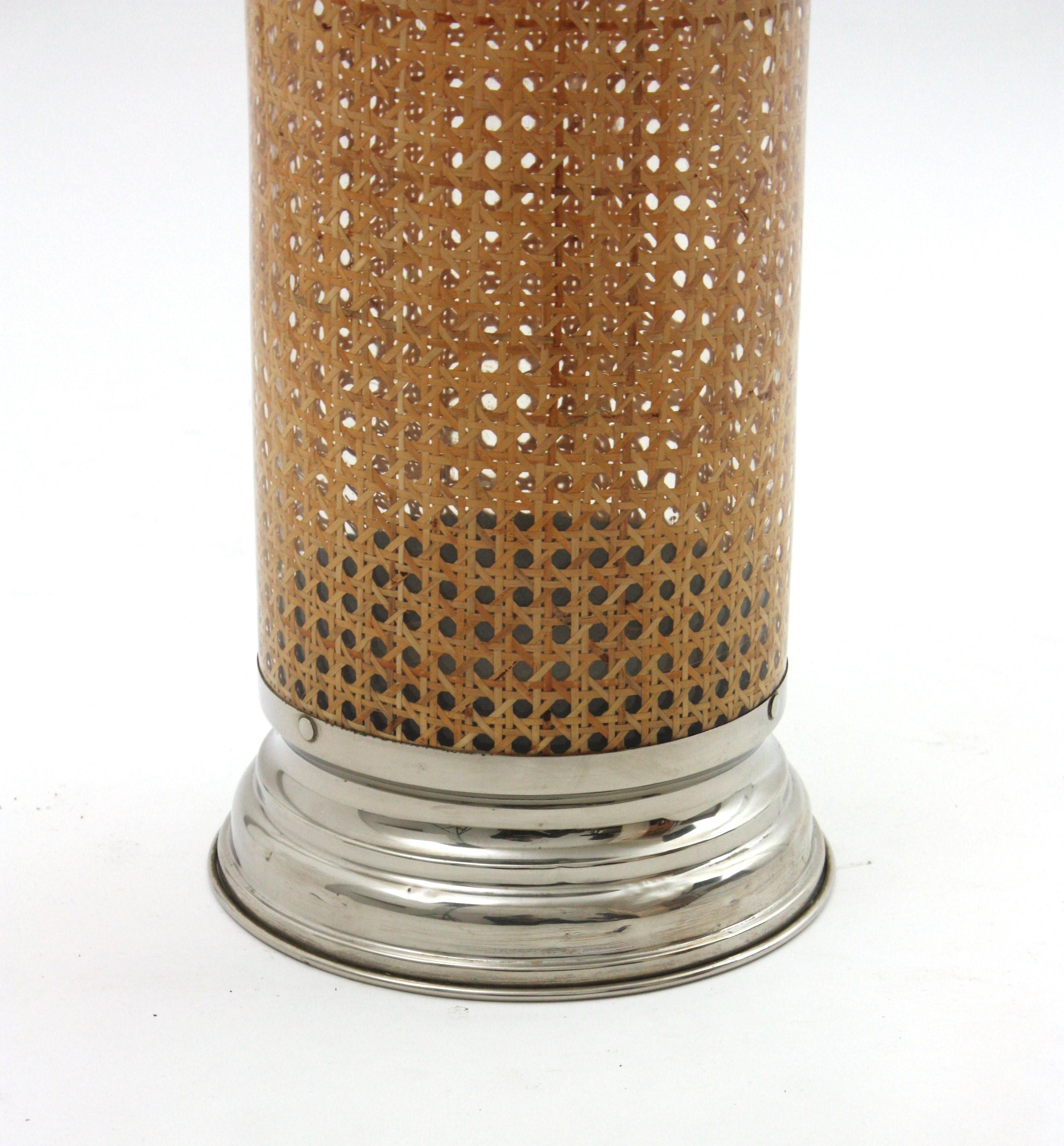 Portaombrelli Christian Dior in lucite di rattan e cromo, Francia, anni '70 In condizioni buone in vendita a Barcelona, ES