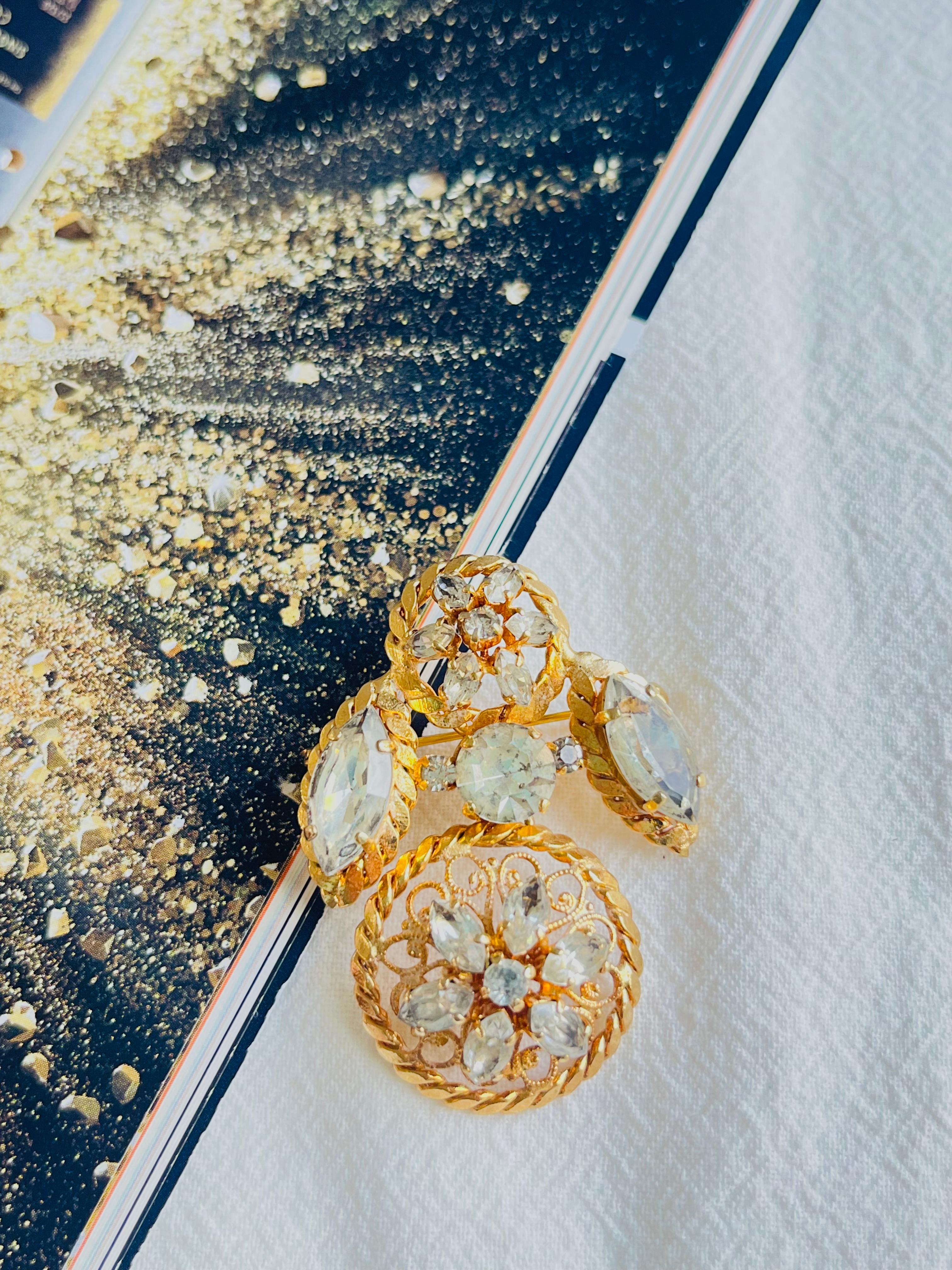 Christian Dior Vintage 1950s Baroque Openwork Crystals Exquisite Gold Brooch In Good Condition In Wokingham, England