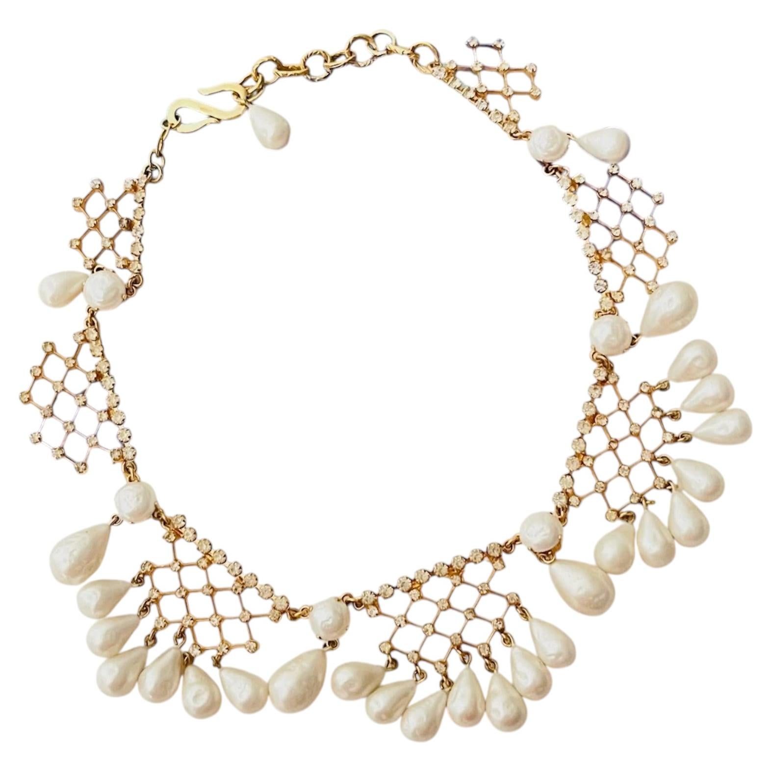 Collier vintage Christian Dior des années 1950, avec perles, plastron en forme de larme, dentelle en filet et filigrane