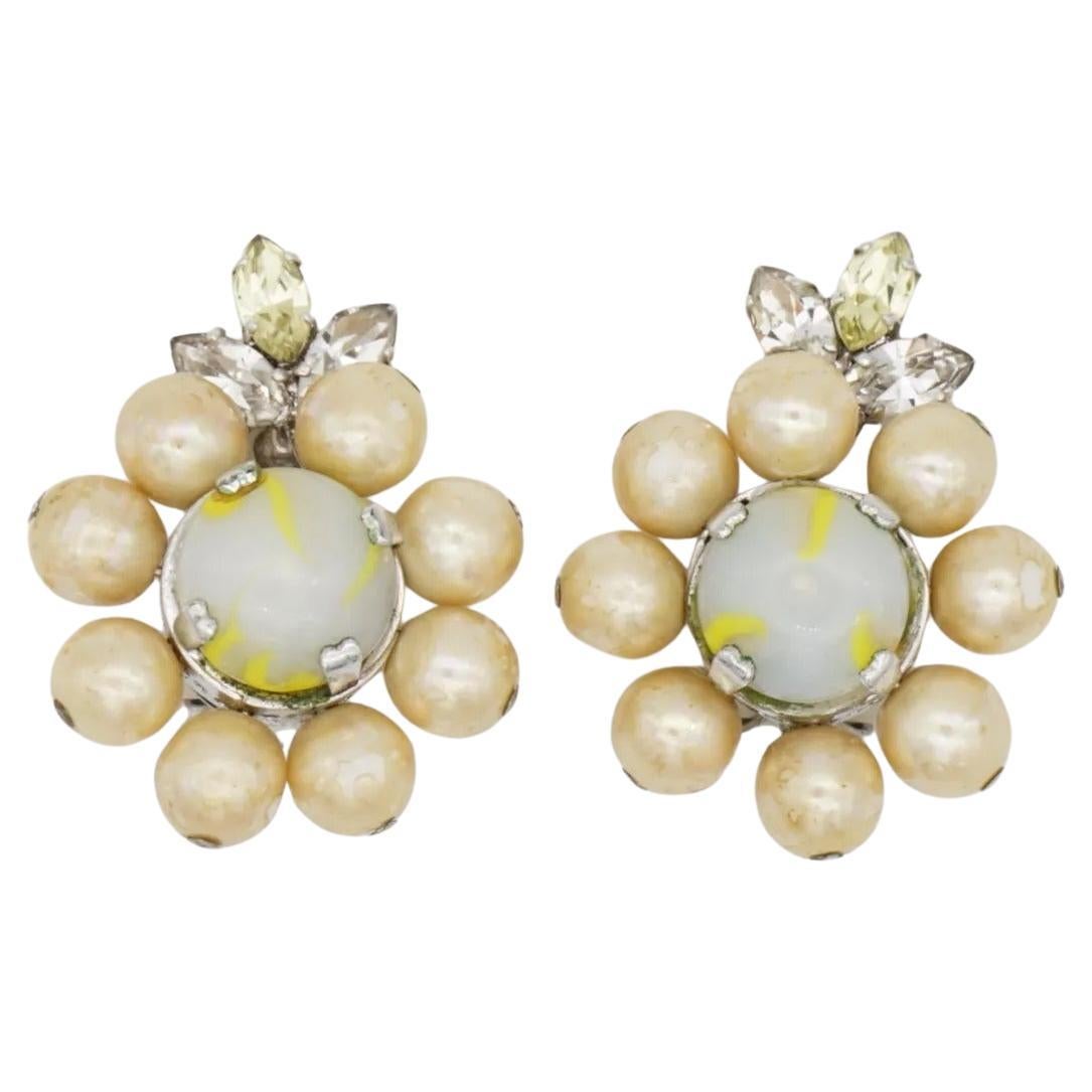 Christian Dior Vintage 1957 Jade Light Green Circle Pearls Yellow Crystals Flower Leaf Daisy Earrings, Silver Tone

Good condition. Lights scratches, some peel off at faux pearls. Still very good to wear. 100% genuine.

A very beautiful pair of clip