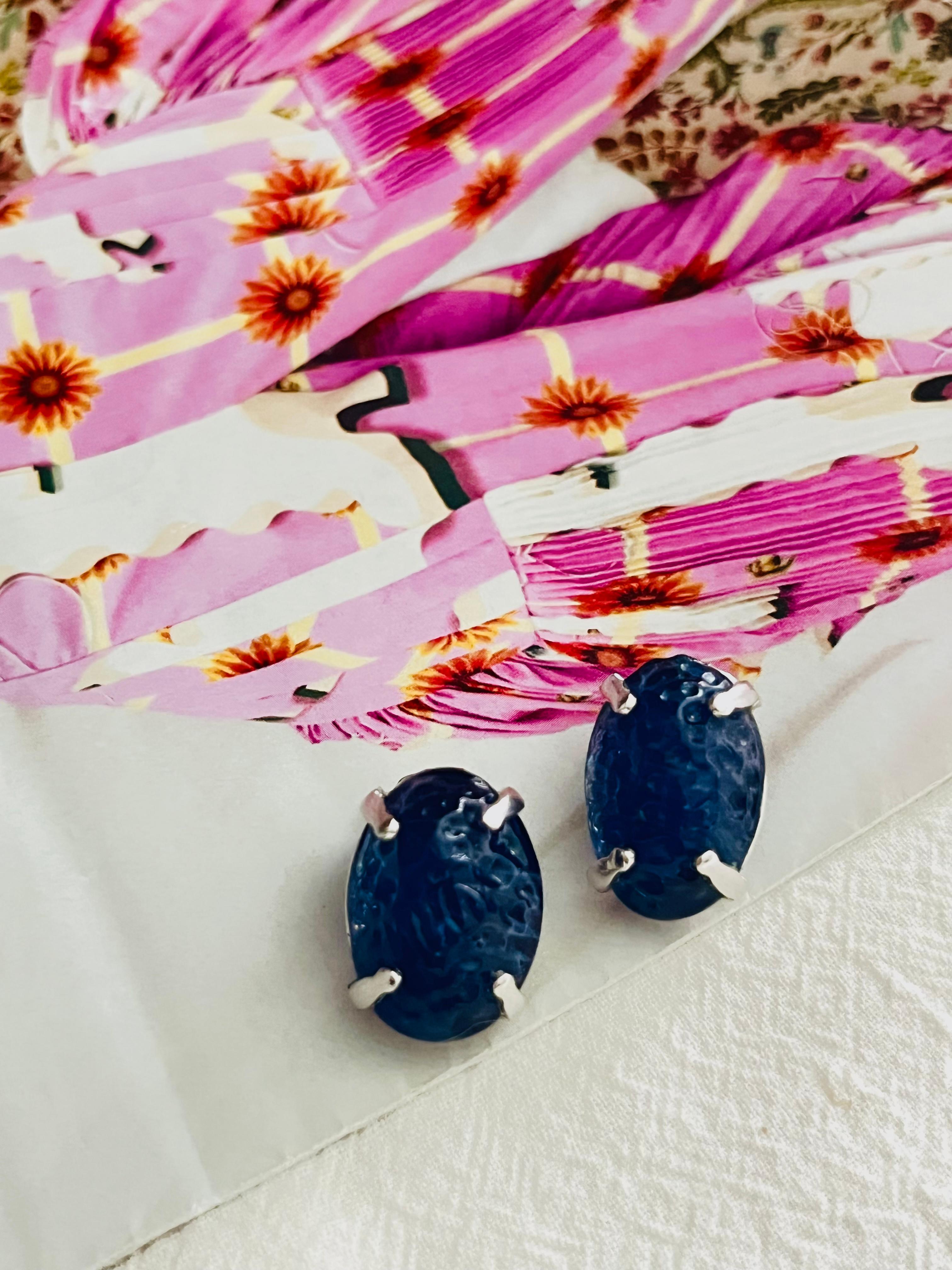 Christian Dior Vintage 1960 Textured Sapphire Navy Ripple Oval Clip Earrings In Excellent Condition For Sale In Wokingham, England