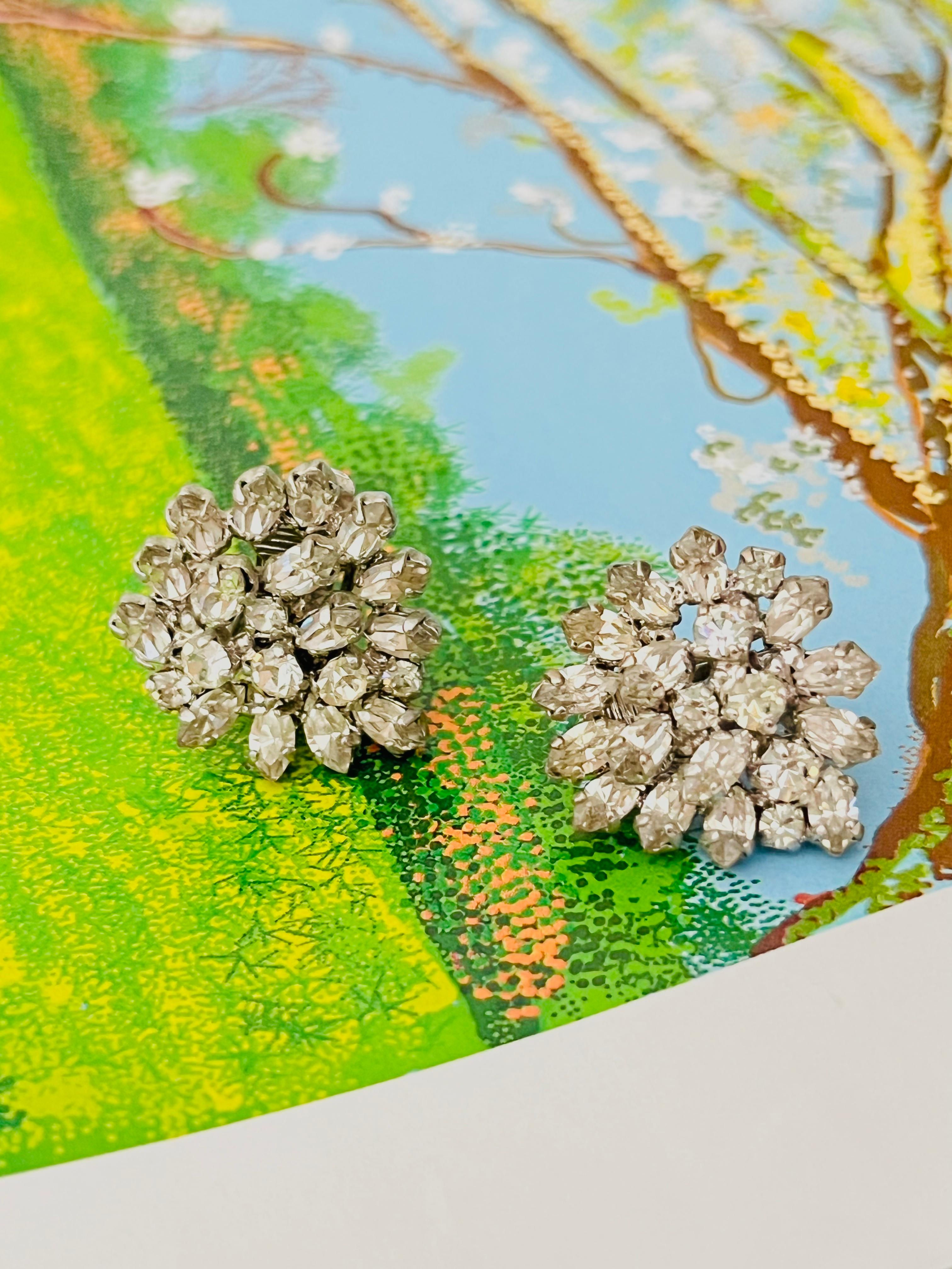 Christian Dior Vintage 1960er Jahre Klare Whole Kristalle Blume Marquise Clip-Ohrringe im Zustand „Gut“ im Angebot in Wokingham, England