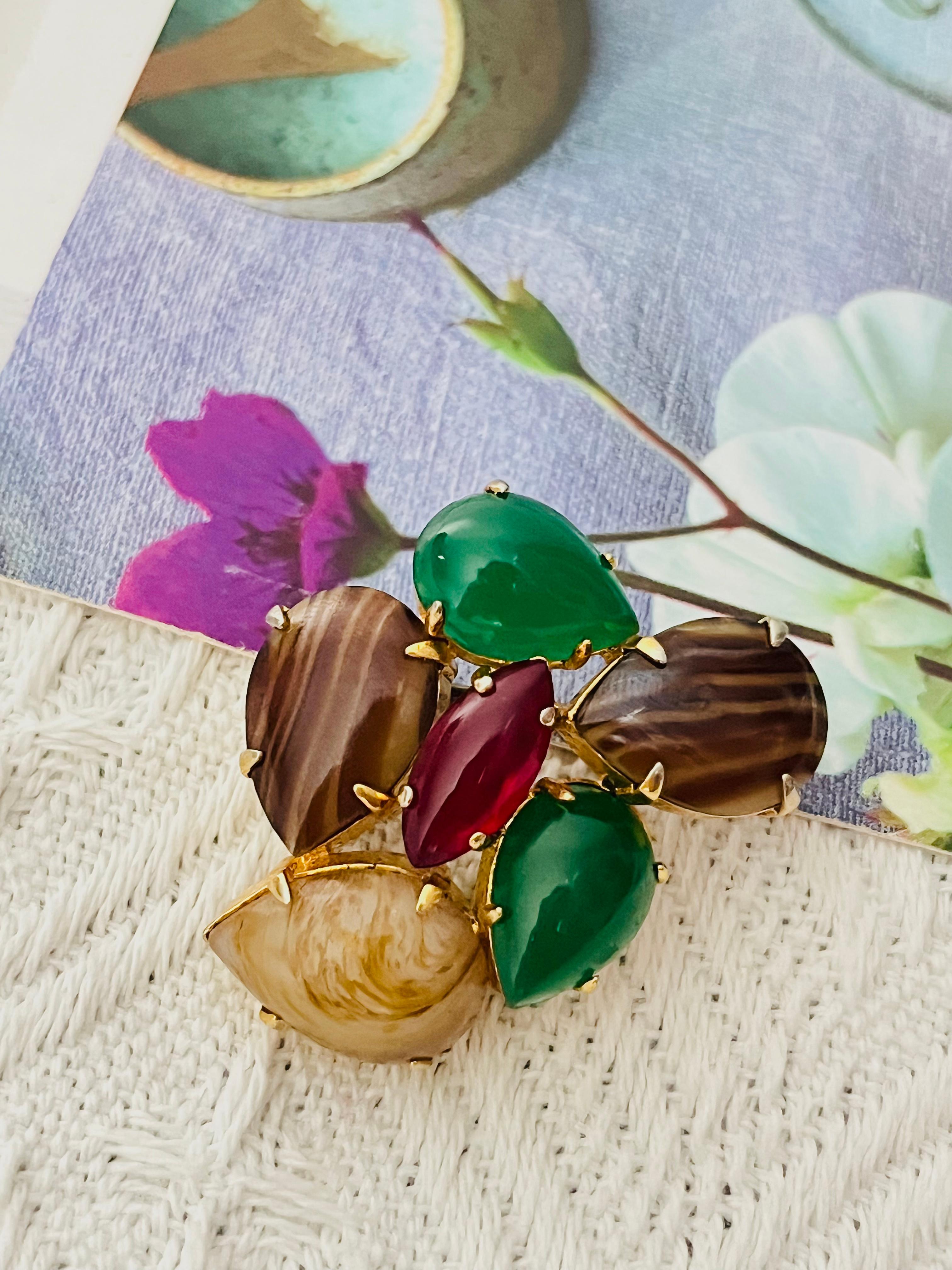 Christian Dior Vintage 1964 Jade Green Brown Ruby Red Cabochon Marquise Water Drop Patchwork Brooch, Gold Plated

Very good condition. Some light scratches or colour loss. Very rare to find. High value collection. 100% Genuine.

This is gold plated